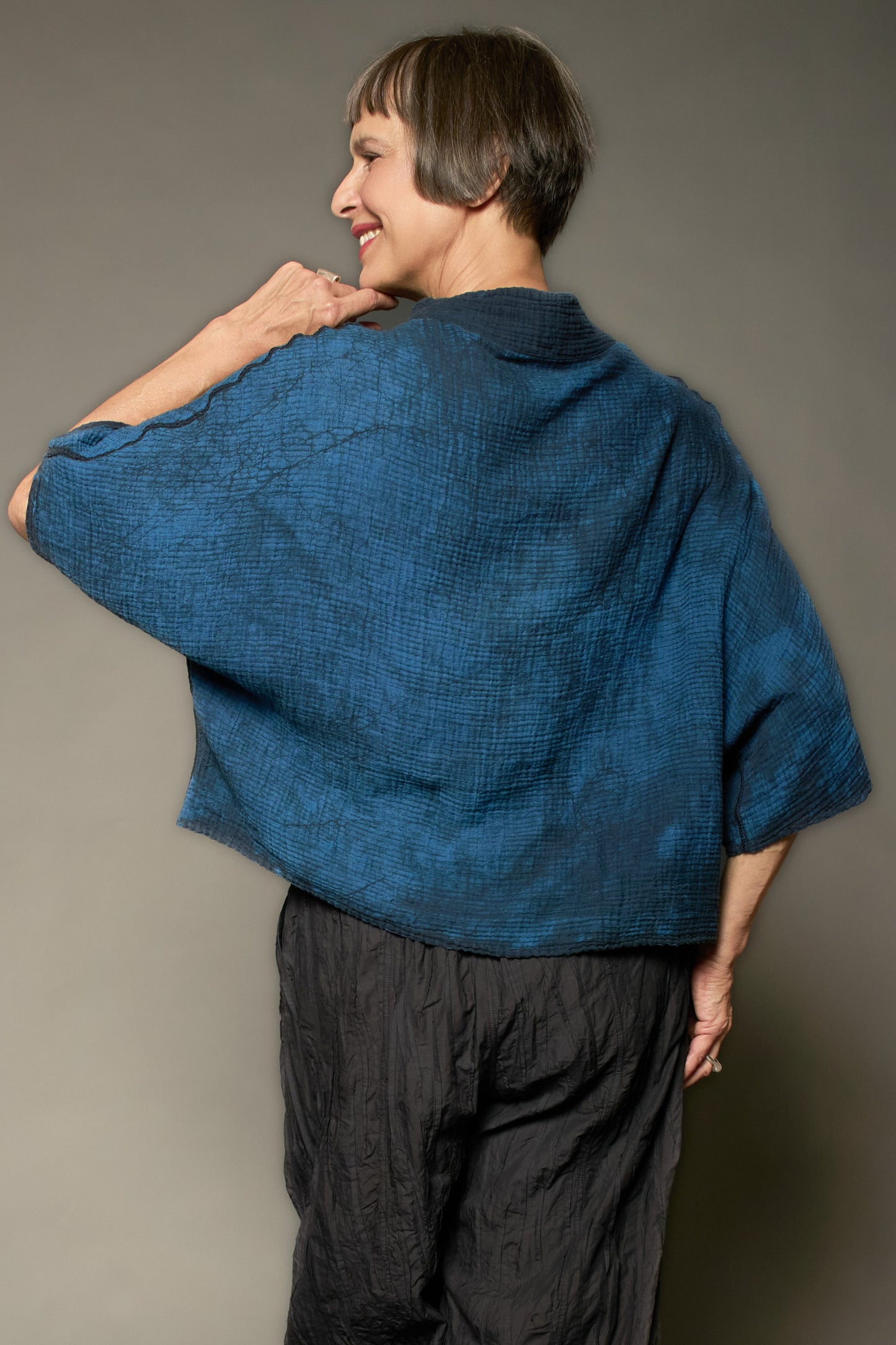 MUD DYE RIPPLE KANTHA FUNNEL NECK POCKET TOP - yp2t104-nvy -