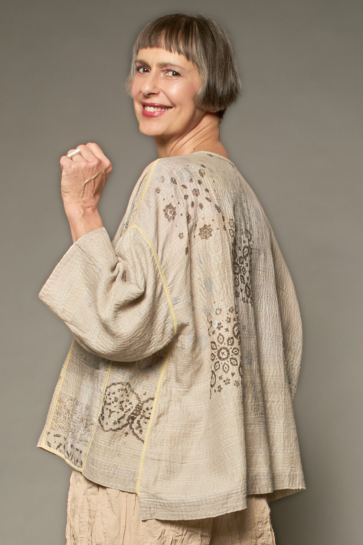 MOSAIC FRAY PATCH KANTHA V-NECK NECK TOP - zb2t108-ivy -