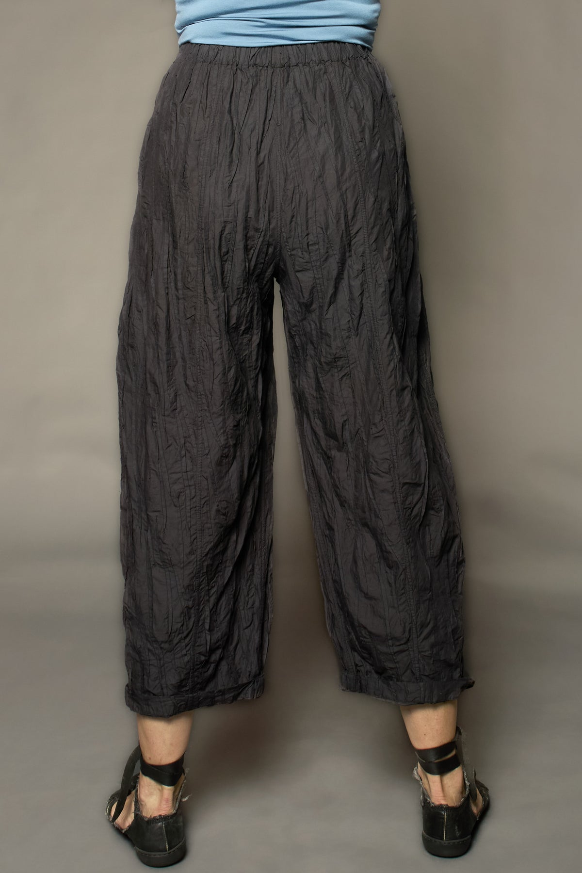 POLISHED COTTON RANDOM TUCK VOILE BARREL PANTS - rc1641-blk -