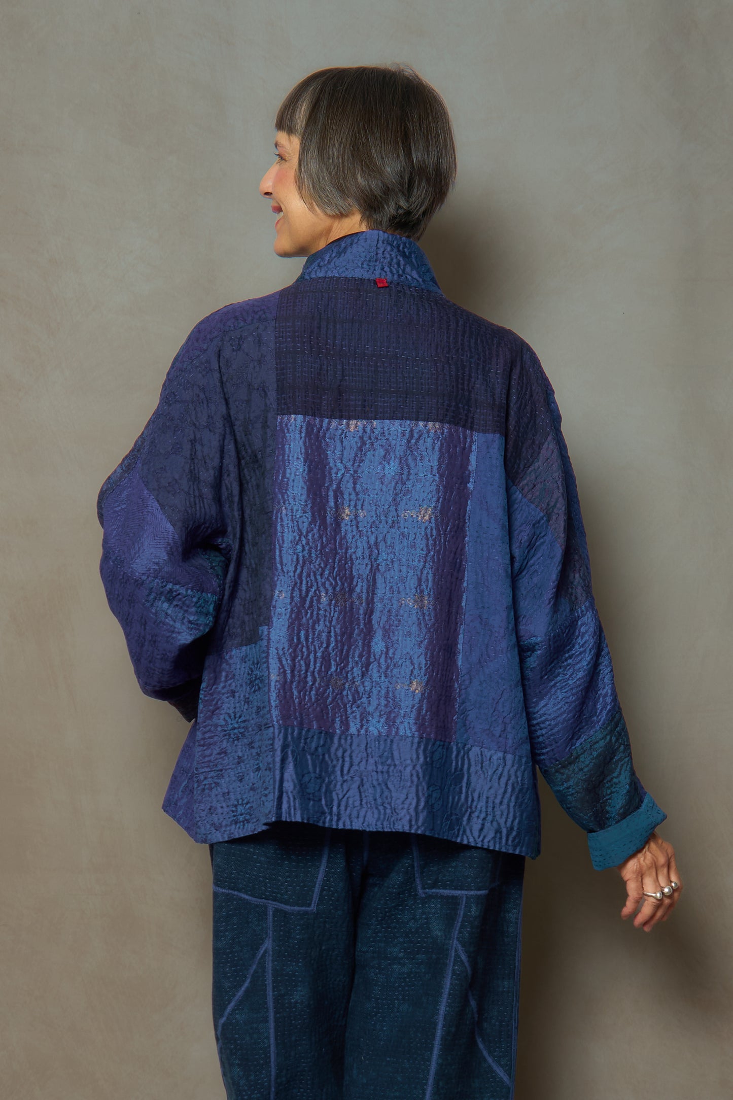 JACQUARD SILK KANTHA HIGH-NECK CROPPED JACKET - js4095-nvy -