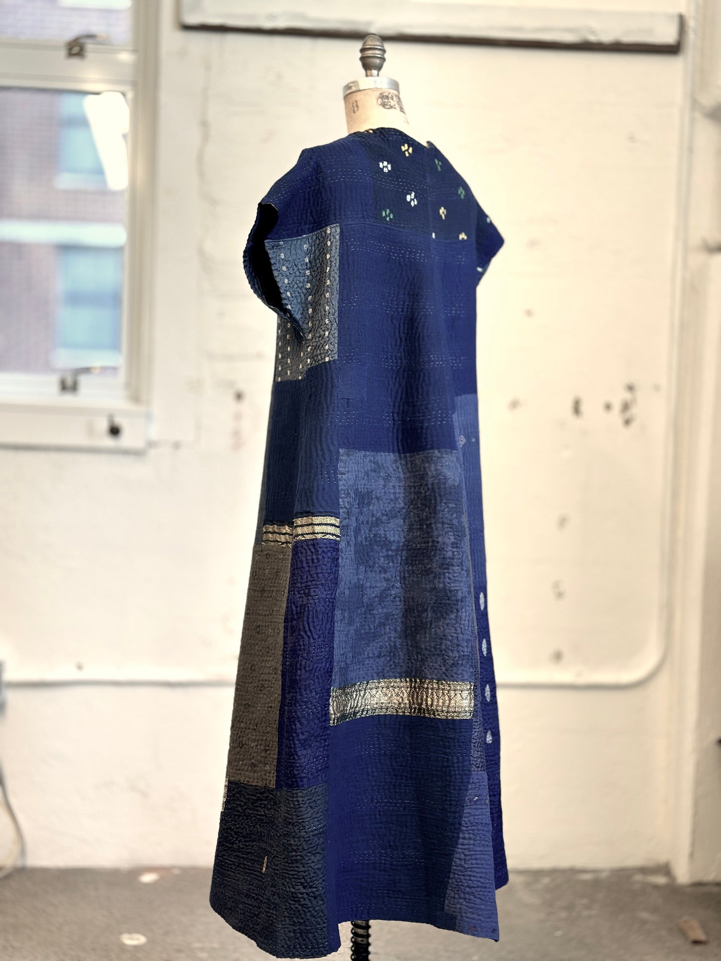 COTTON SILK SW PATCH KANTHA SEMI BIAS V-NECK DRESS (470) - ws4470-gry -