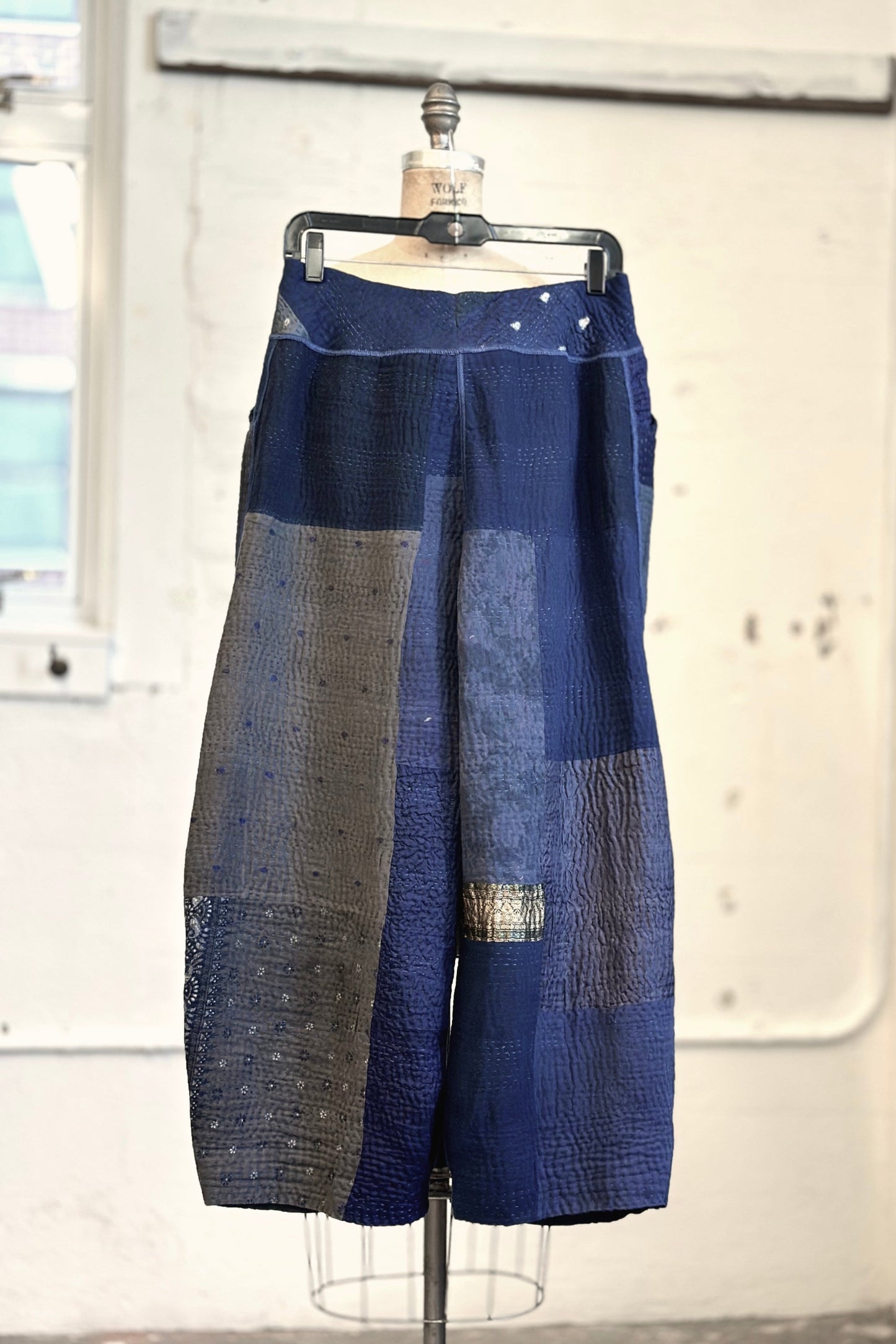 COTTON SILK SW PATCH KANTHA KNEE TUCKED PANTS - ws4625-gry -