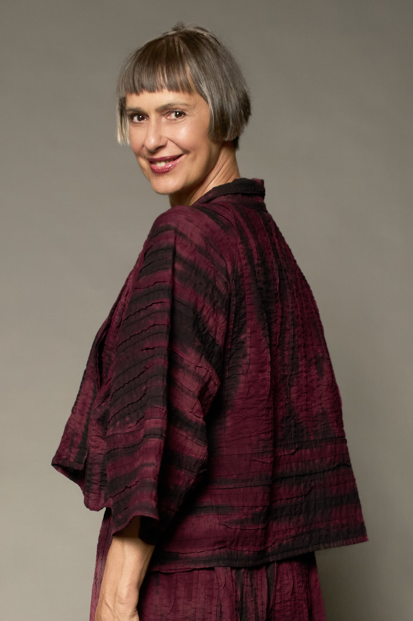 DOUBLE TIE DYE RIPPLE TUCK LANTERN SLV. SHRUG - trw1j103-mrn -