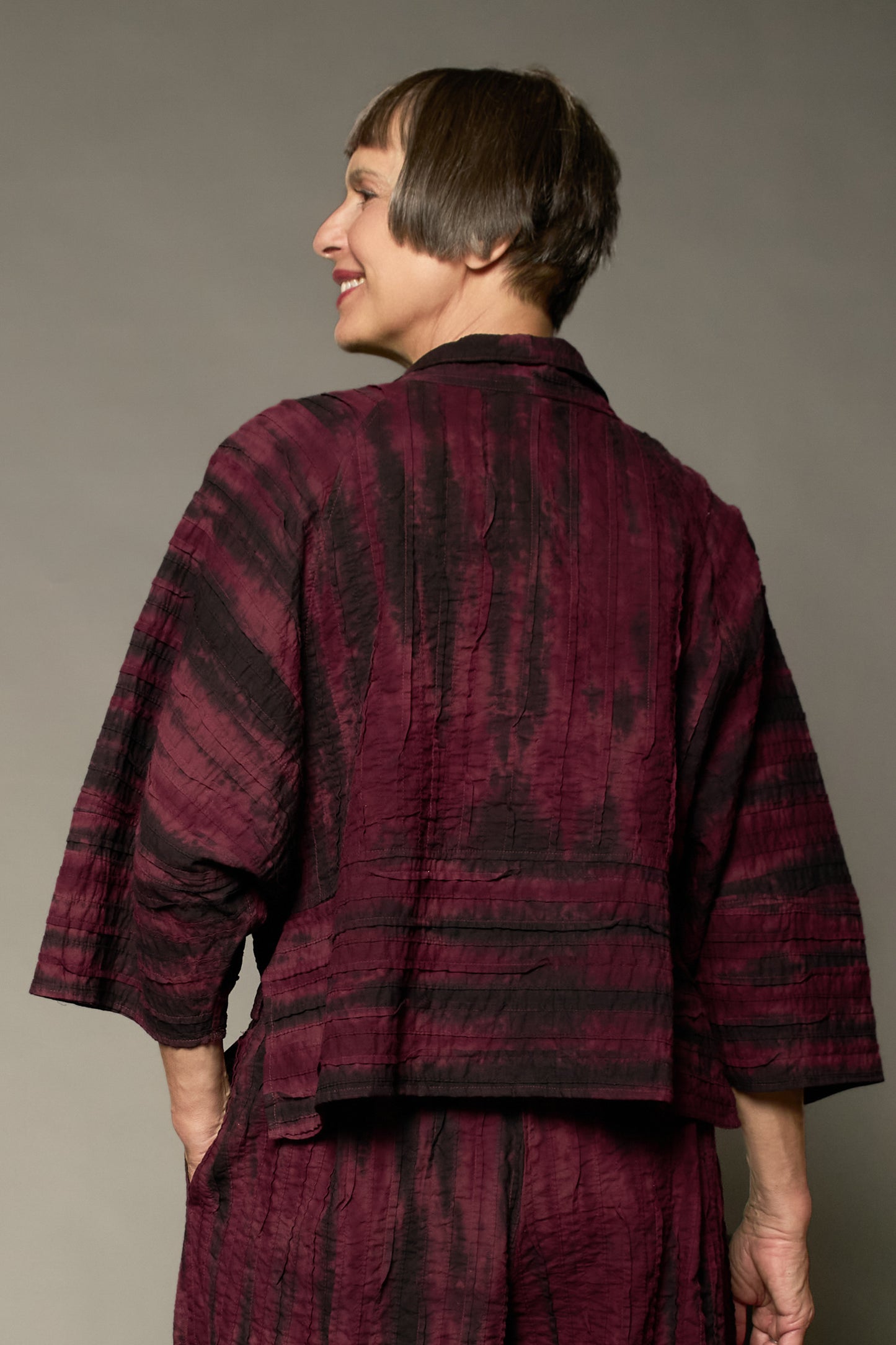 DOUBLE TIE DYE RIPPLE TUCK LANTERN SLV. SHRUG - trw1j103-mrn -