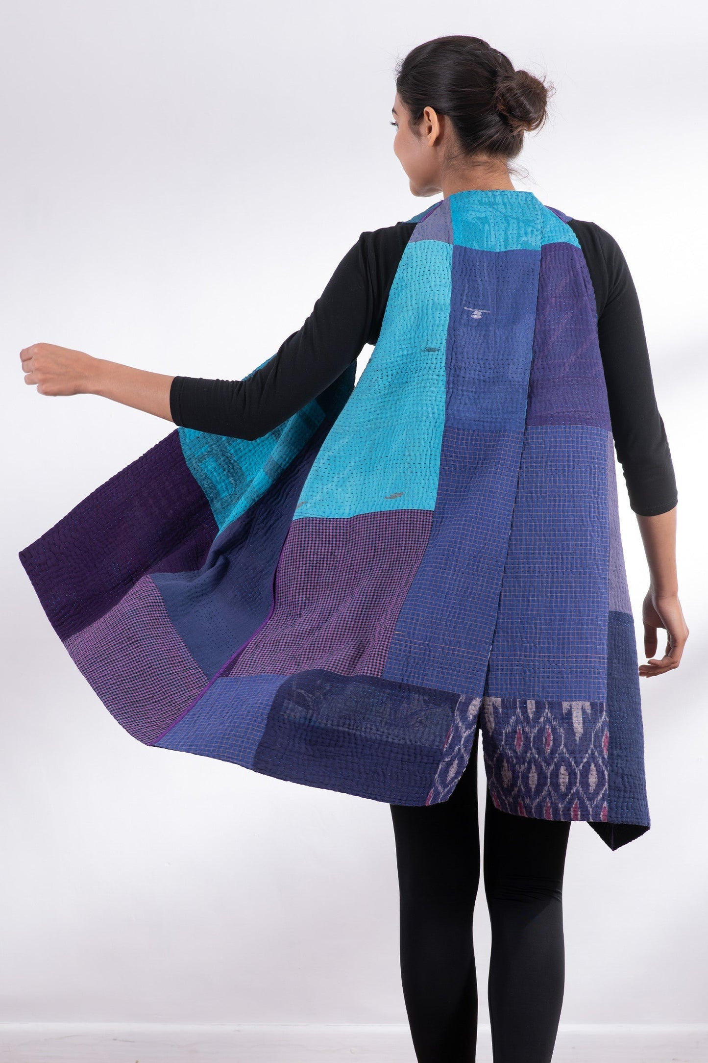 POLKA DOTS & LEAVES KANTHA BACK PLEATED VEST - dl4221-blu -