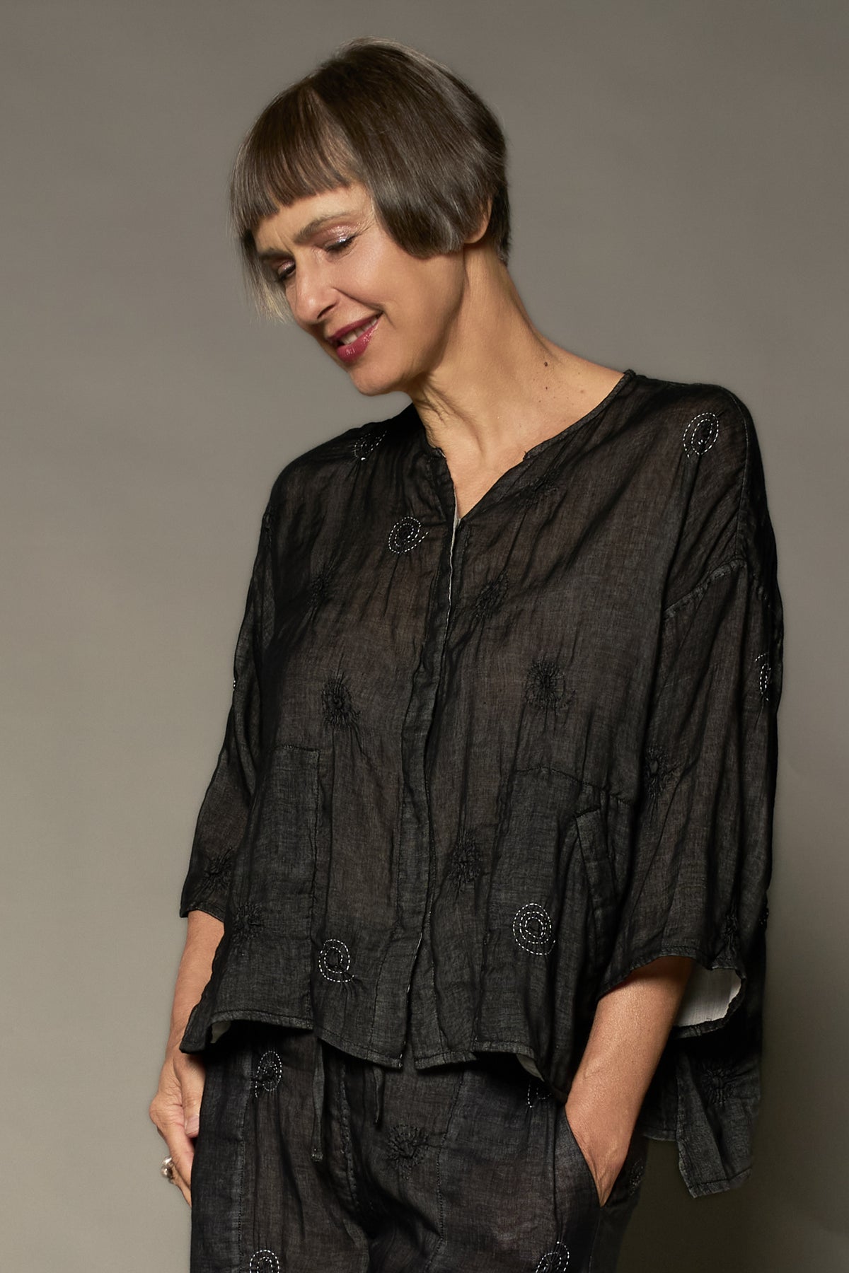 GAUZE SHIBORI GARMENT KANTHA V-NECK NECK TOP - gg2t108-blk -