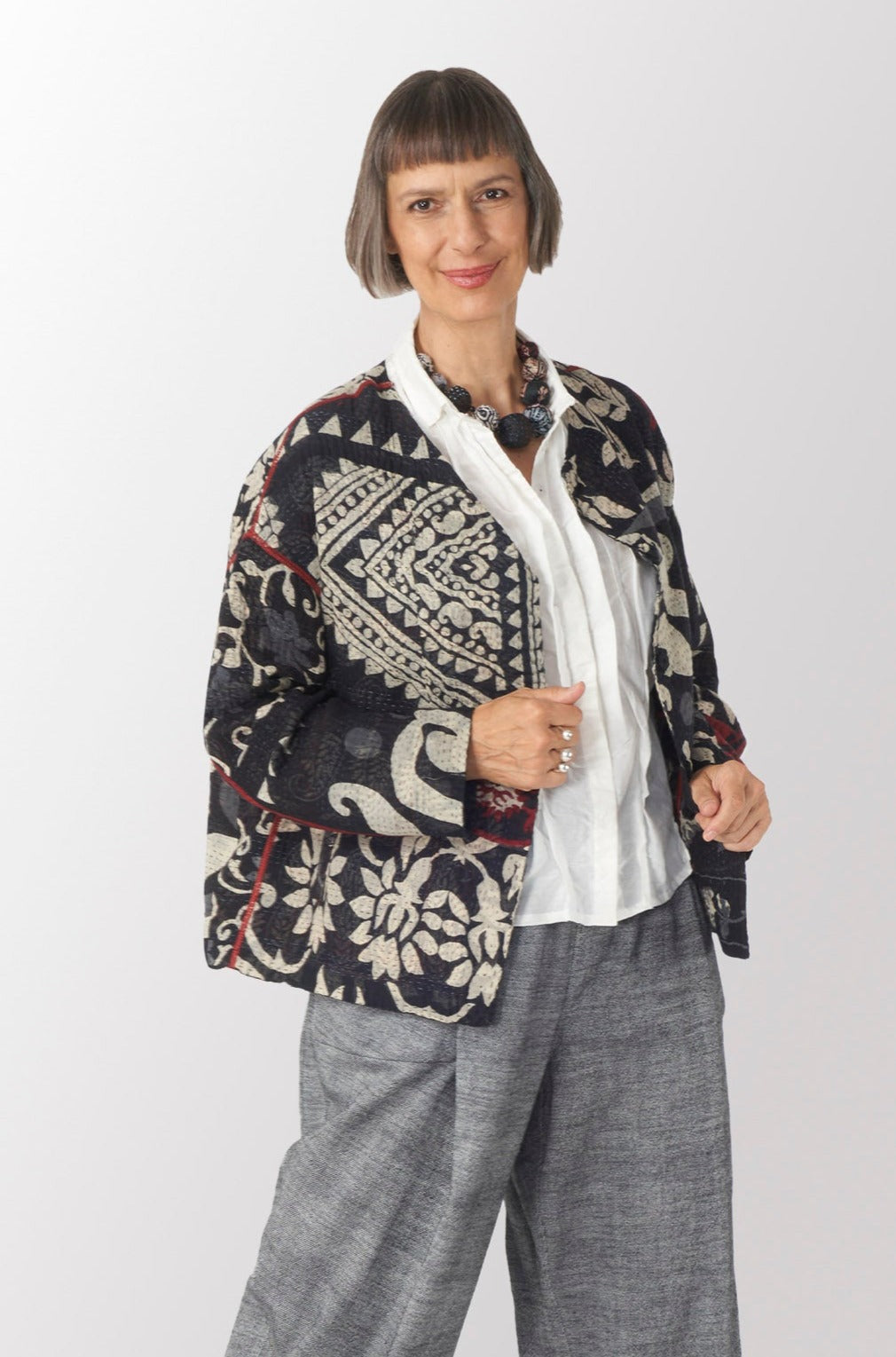 BLACK AND WHITE PRINT PATCH KANTHA CREW NECK SHORT JACKET - pn4053-blk -