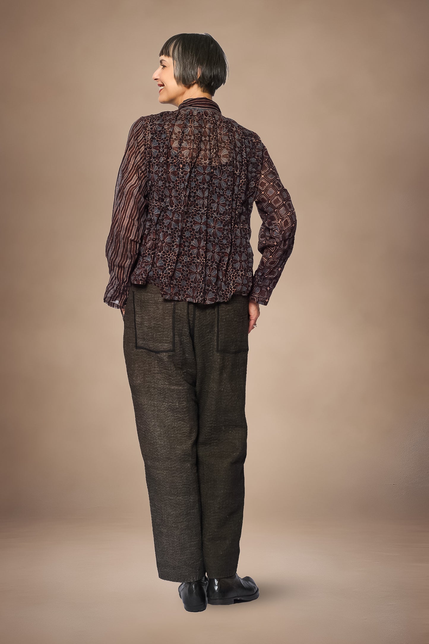 AJRAKH WAVY TUCK CROPPED SHIRT - aw1579-blk -