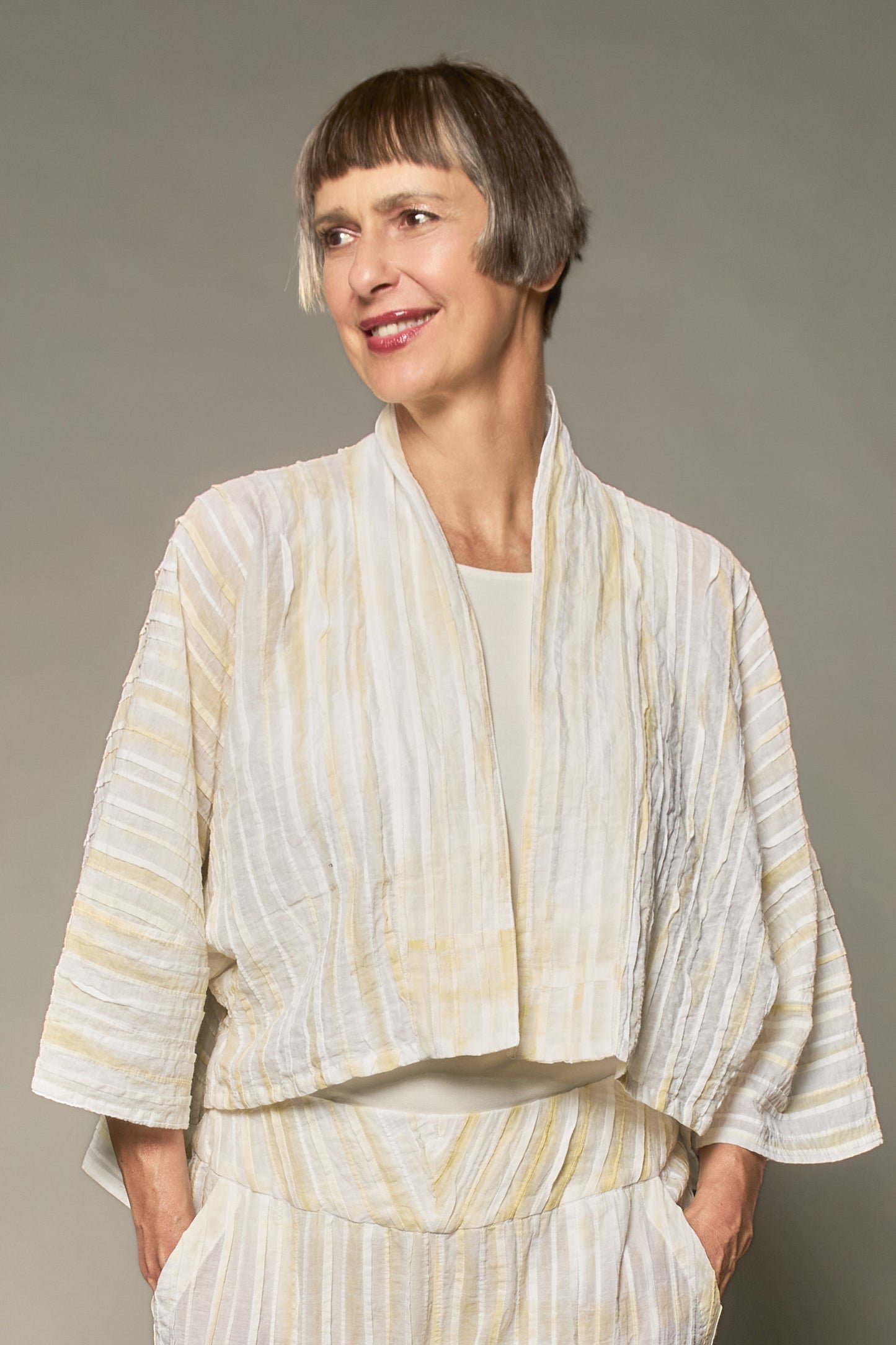DOUBLE TIE DYE RIPPLE TUCK LANTERN SLV. SHRUG - trw1j103-ivy -