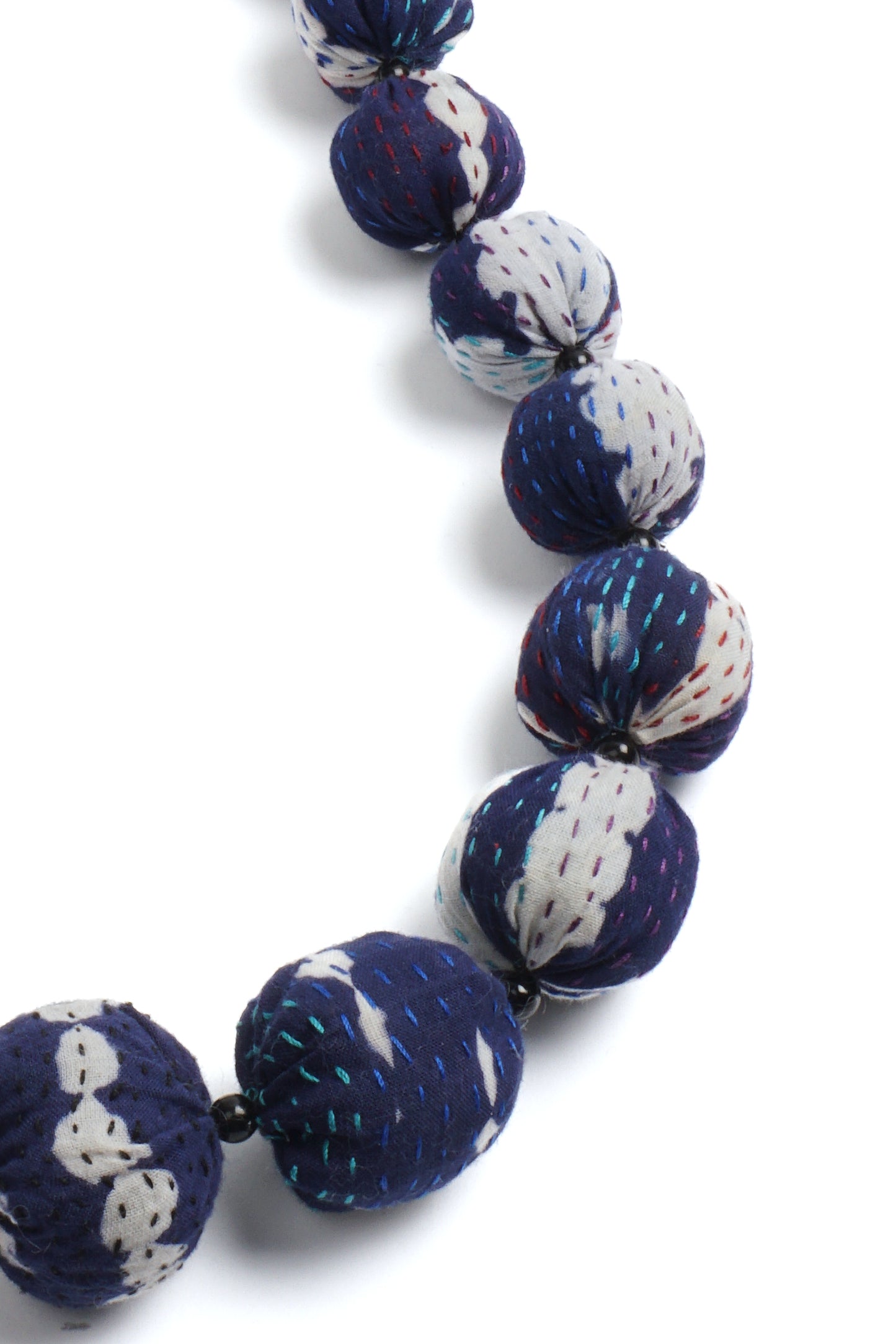 INDIGO STREAM SHIBORI KANTHA NUTS MEDIUM NECKLACE - is2701-blu -