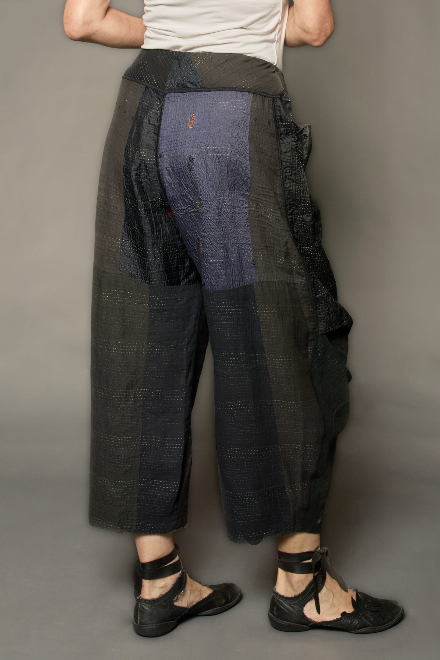 JAIPUR PATCH KANTHA KNEE TUCKED PANTS - jp2625-blk -