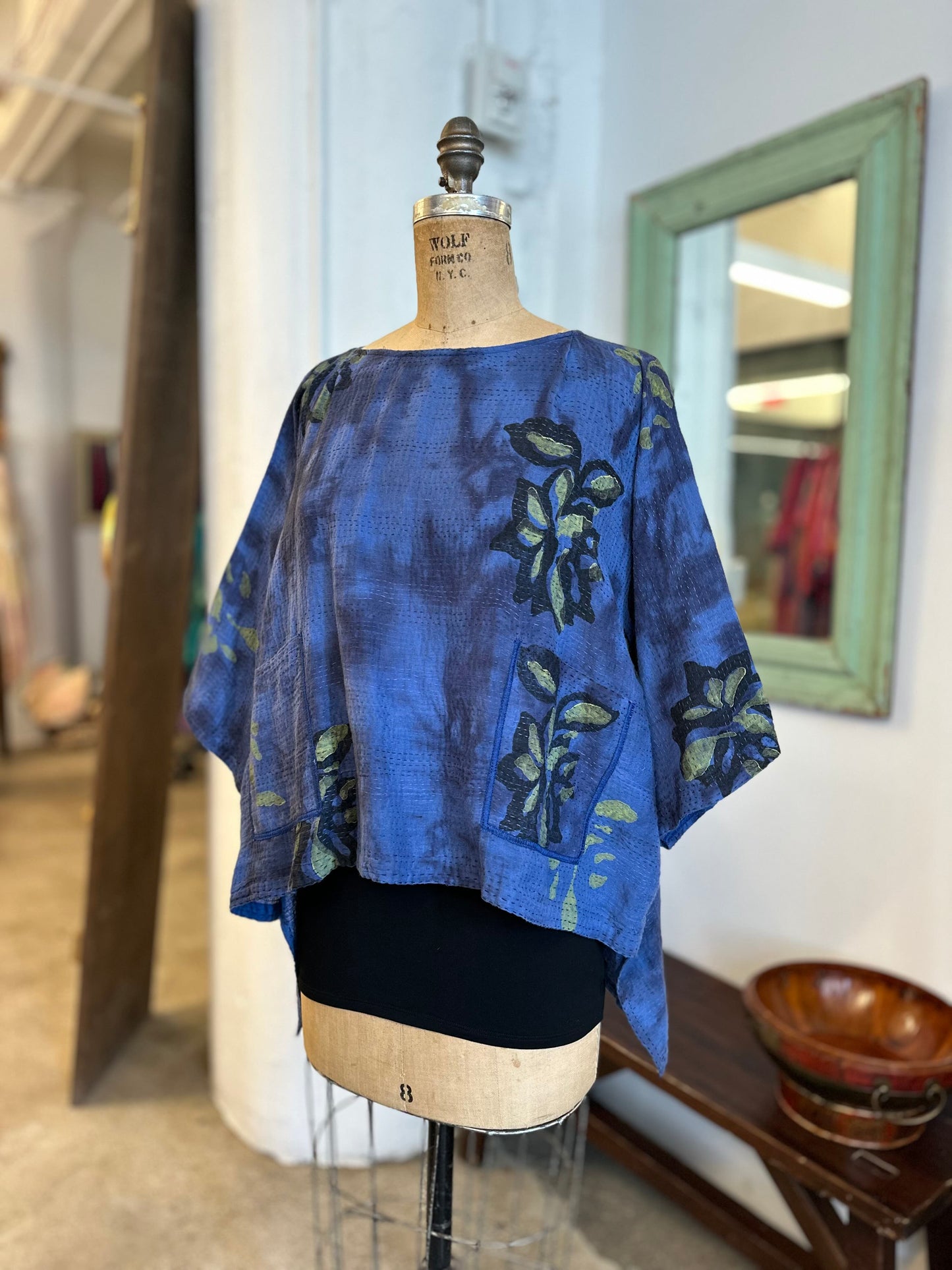 CLOUD TIE DYE FLORAL KANTHA CROPPED BOAT NECK DOLMAN TOP - uf2t105-blu -