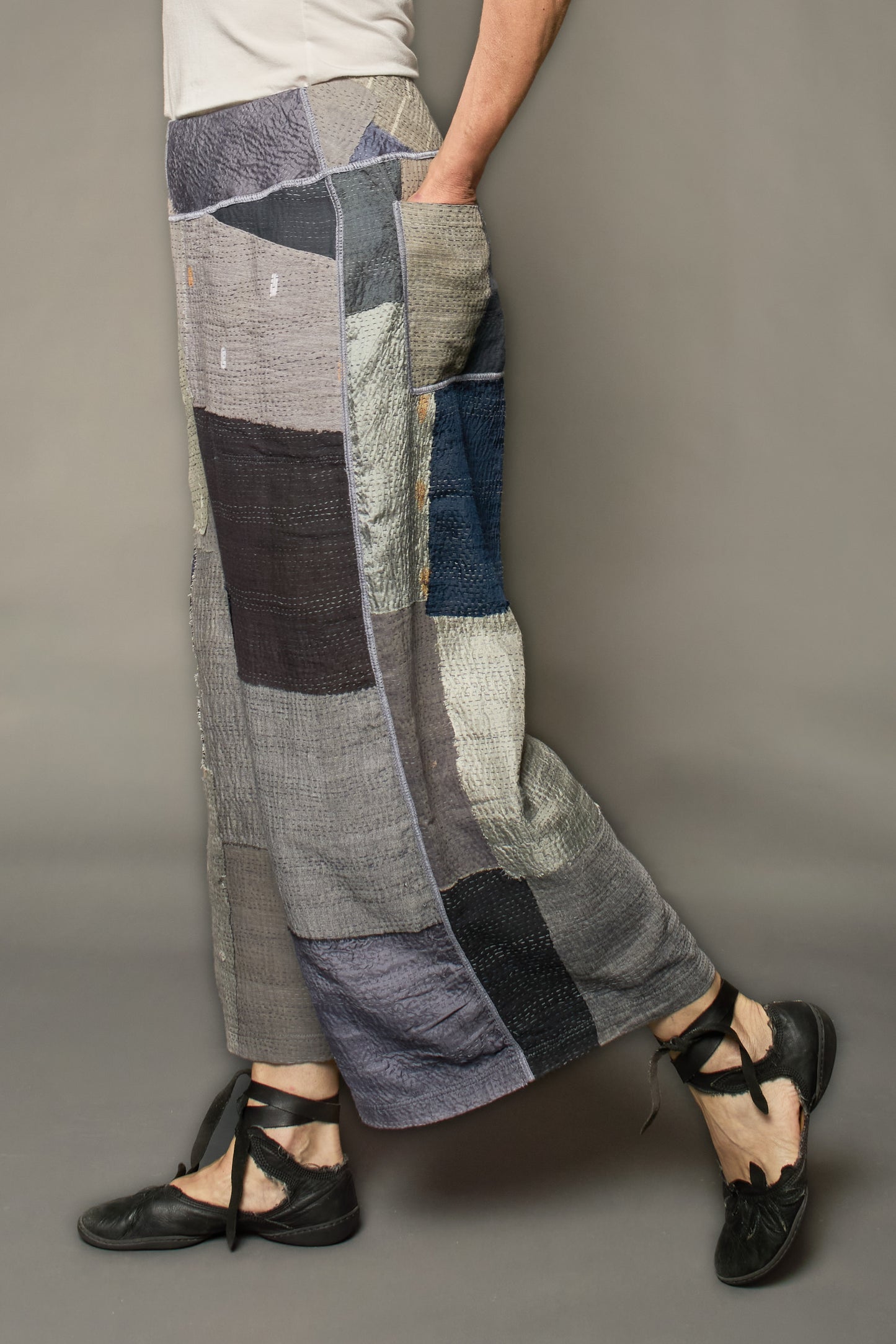 MOSAIC FRAY PATCH KANTHA MID RISE WIDE LEG PANTS - zb2665-gry -