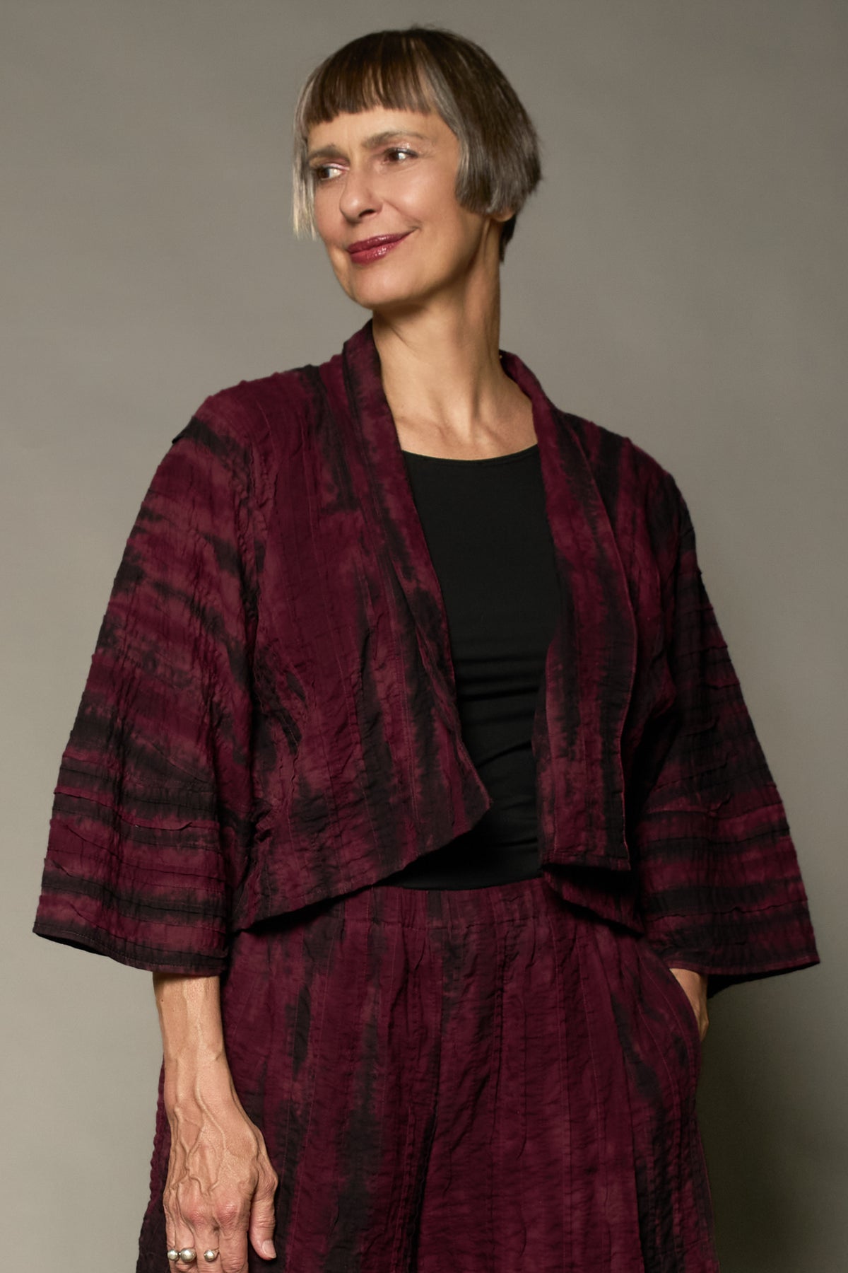 DOUBLE TIE DYE RIPPLE TUCK LANTERN SLV. SHRUG - trw1j103-mrn -