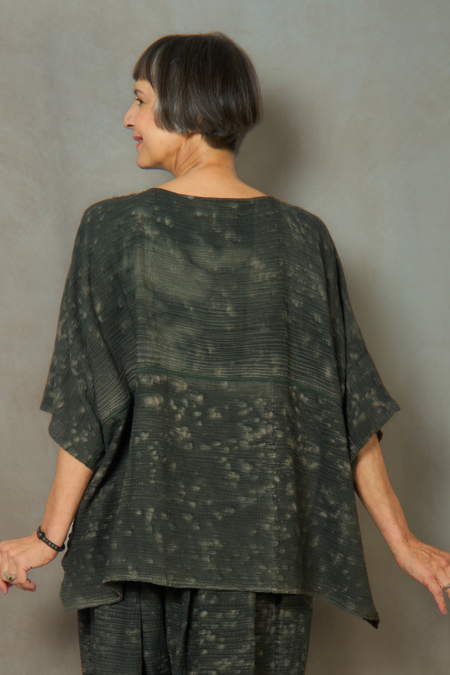 SAND SUN DYE RIPPLE KANTHAL BOAT NECK DOLMAN TOP - rs2t100-grn -