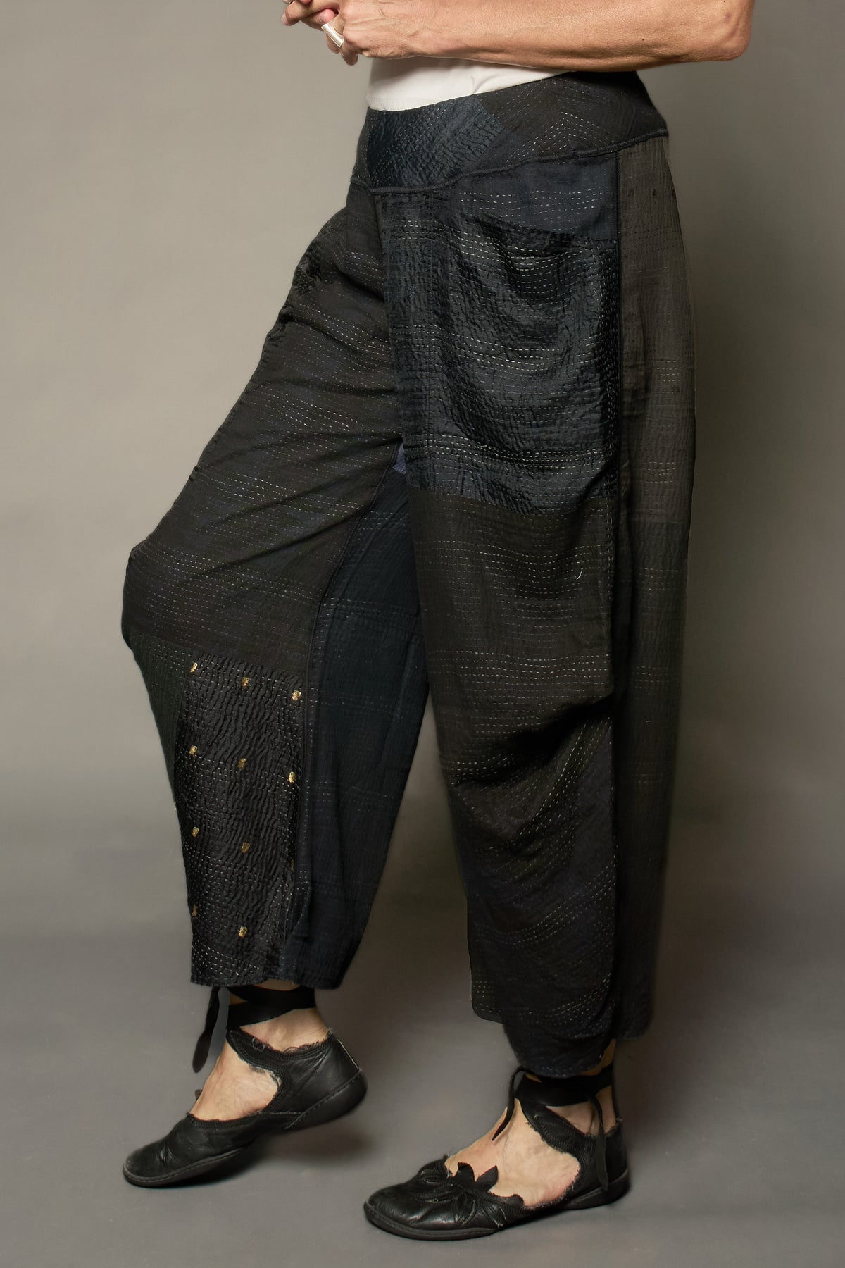 JAIPUR PATCH KANTHA KNEE TUCKED PANTS - jp2625-blk -
