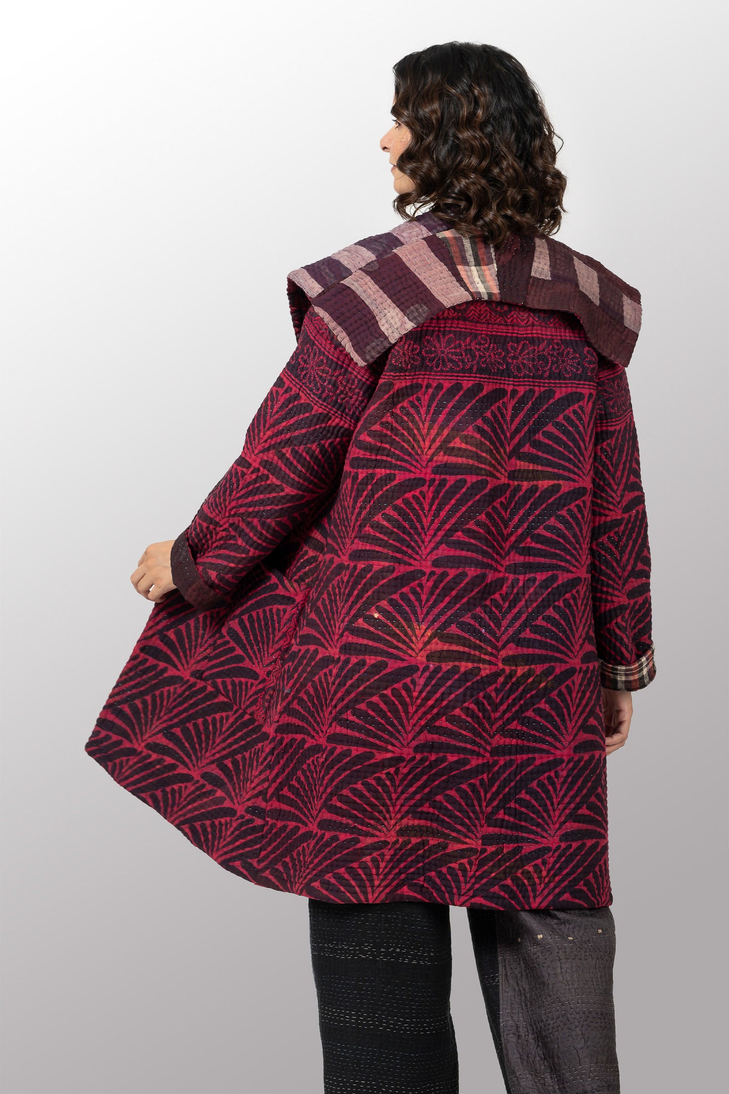 QUILTED OVERDYE COTTON KANTHA POCKET MEDIUM COAT - oq5316-cred006a -