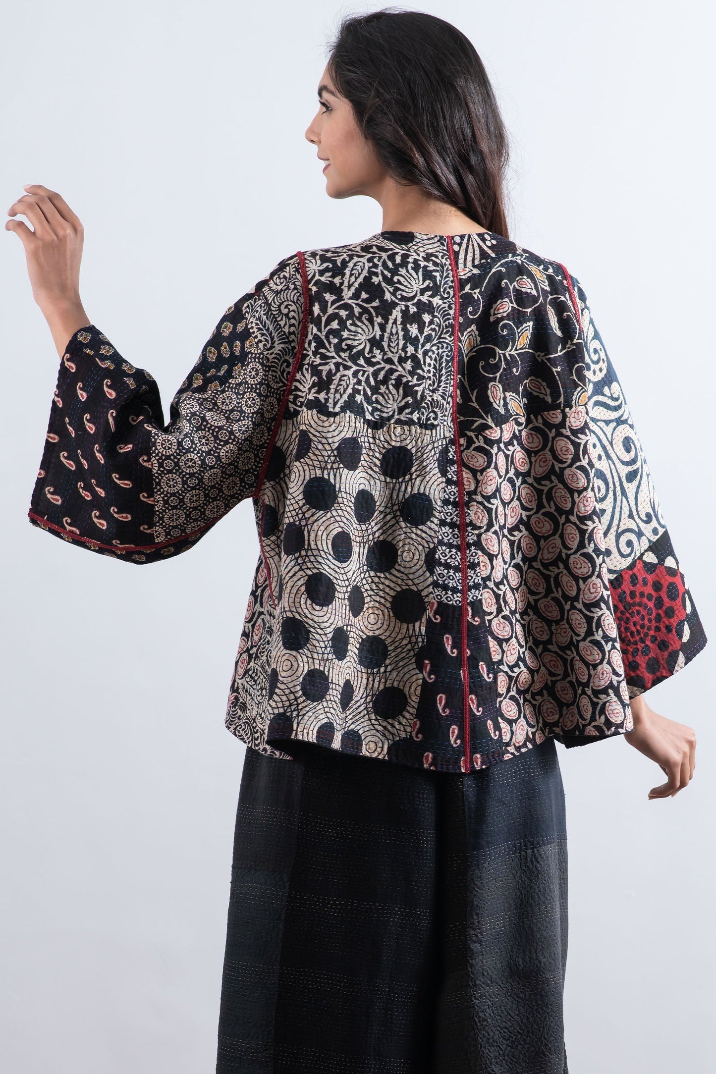 PATCH & CIRCLE PRINT KANTHA BELL SHAPE JKT - pc2048-blk -
