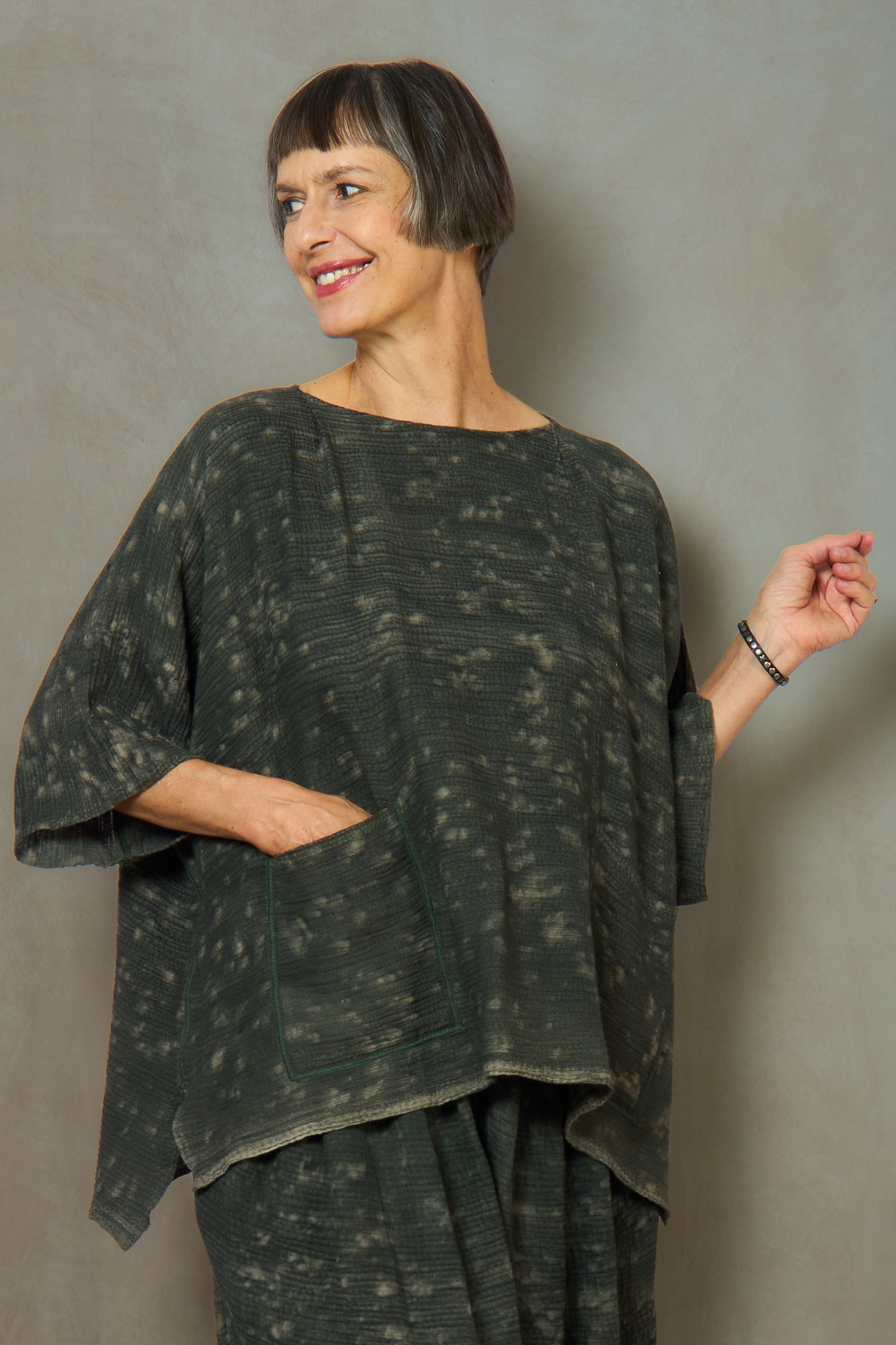 SAND SUN DYE RIPPLE KANTHAL BOAT NECK DOLMAN TOP - rs2t100-grn -