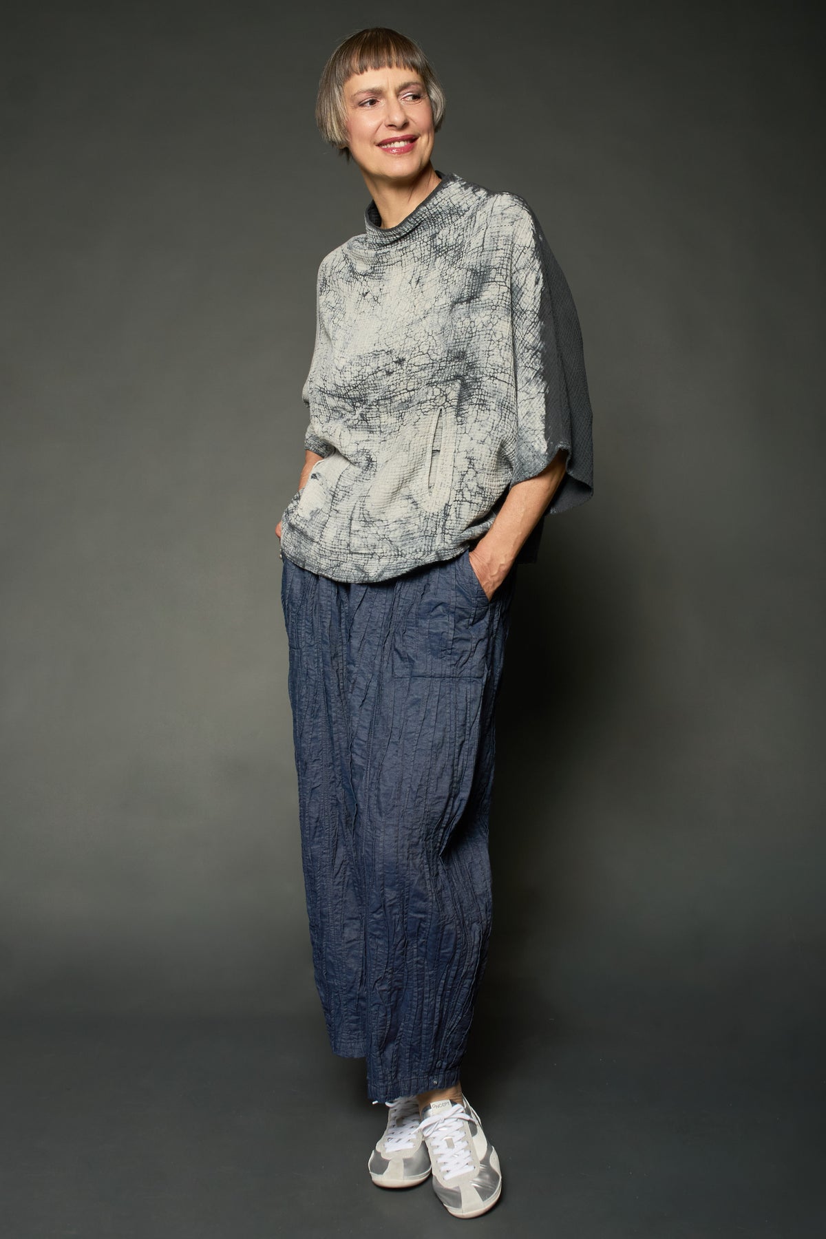 MUD DYE RIPPLE KANTHA FUNNEL NECK POCKET TOP - yp2t104-bgr -