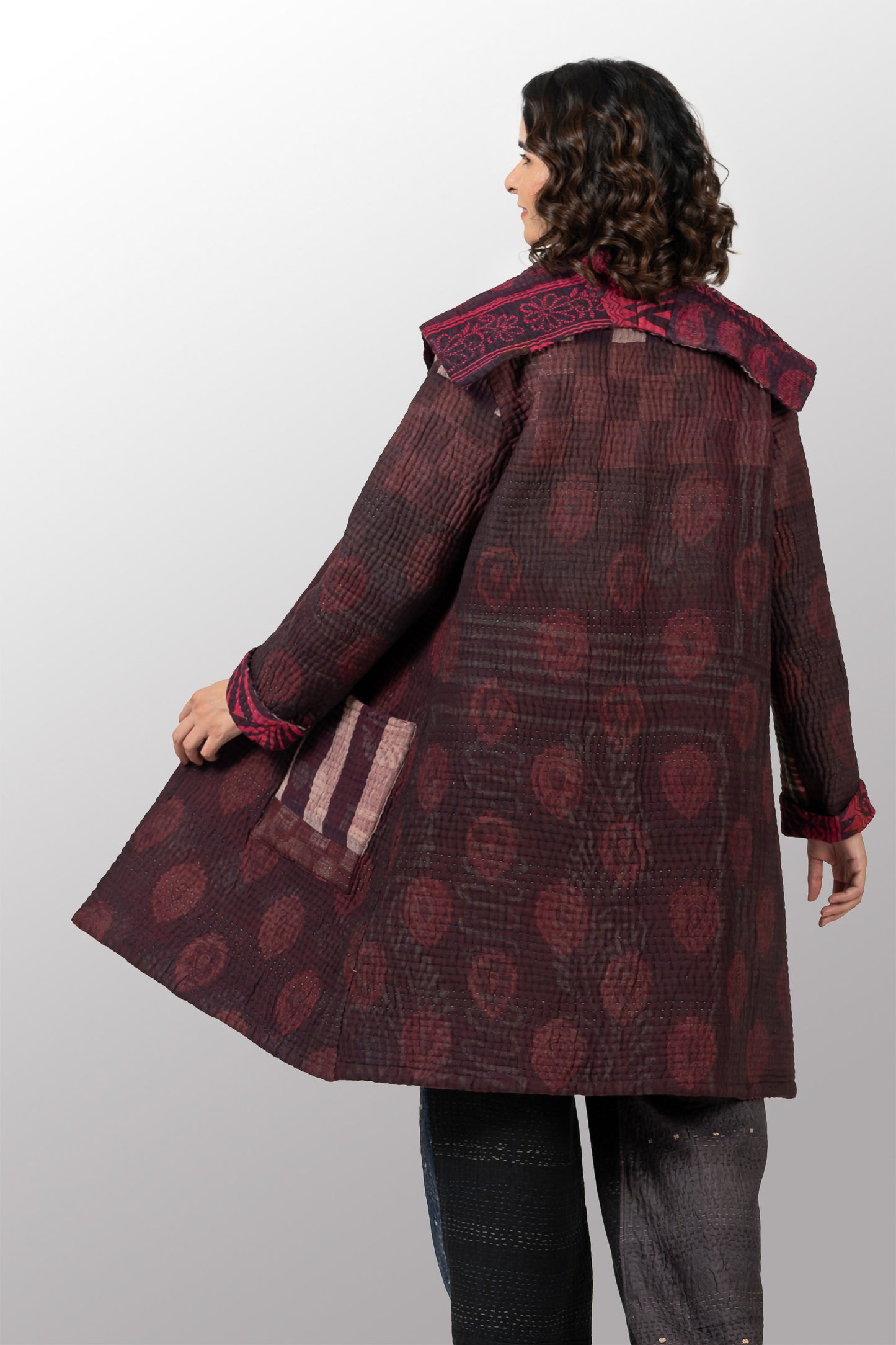 QUILTED OVERDYE COTTON KANTHA POCKET MEDIUM COAT - oq5316-cred006a -