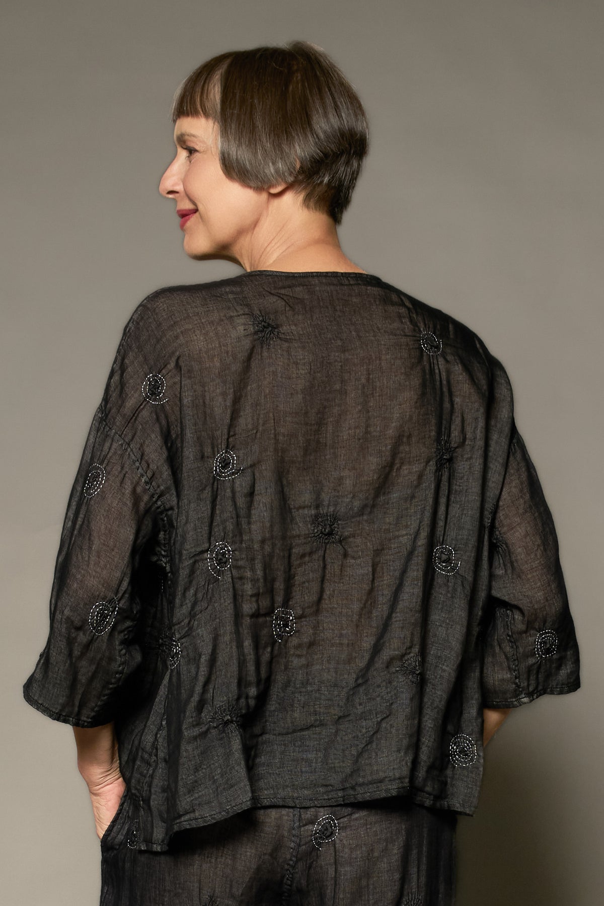 GAUZE SHIBORI GARMENT KANTHA V-NECK NECK TOP - gg2t108-blk -