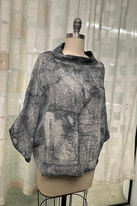 MUD DYE RIPPLE KANTHA FUNNEL NECK POCKET TOP - yp2t104-gry -