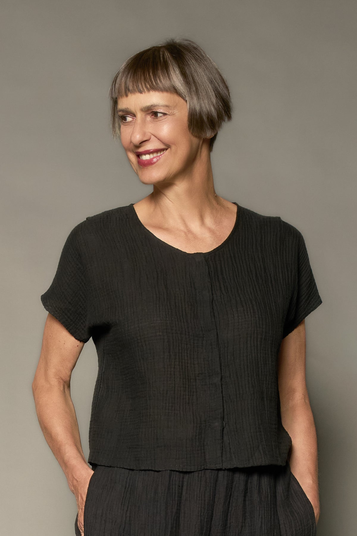 RIPPLE KANTHA ESSENTIAL CREW BLOUSE - rp2t110-blk -