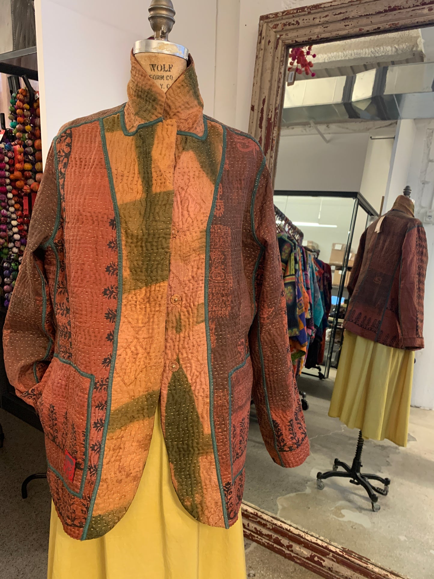 VINTAGE JACQUARD CLAMP DYE WITH PRINTED SILK KANTHA BASIC JACKET - jk4052-0001m -