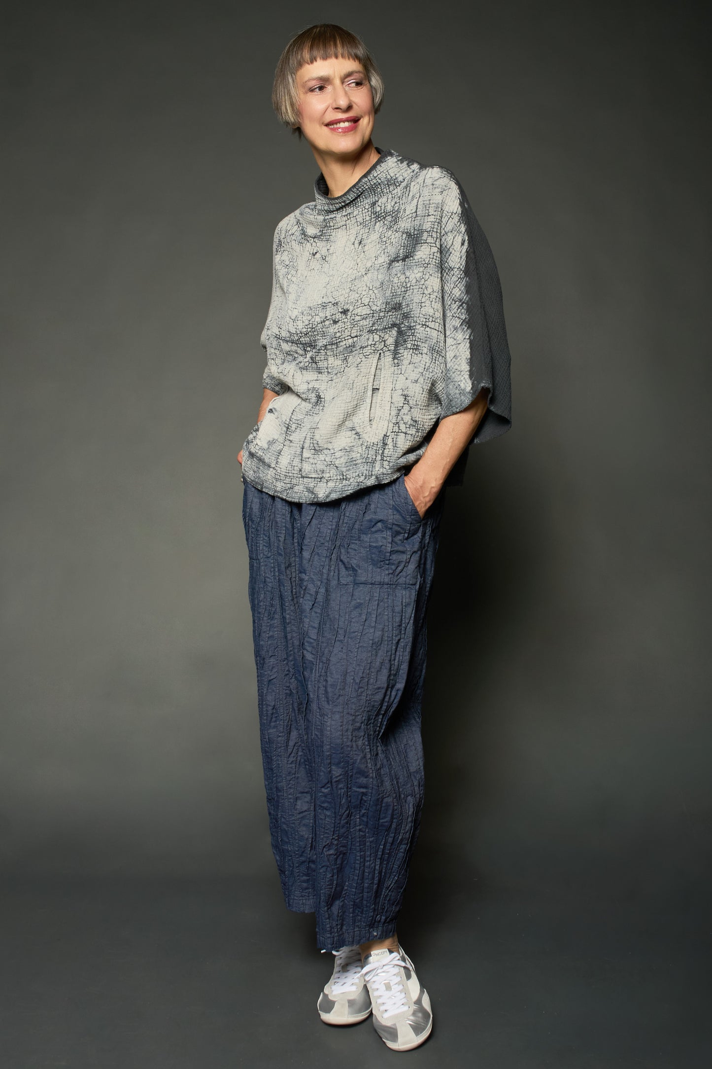 MUD DYE RIPPLE KANTHA FUNNEL NECK POCKET TOP - yp2t104-gry -