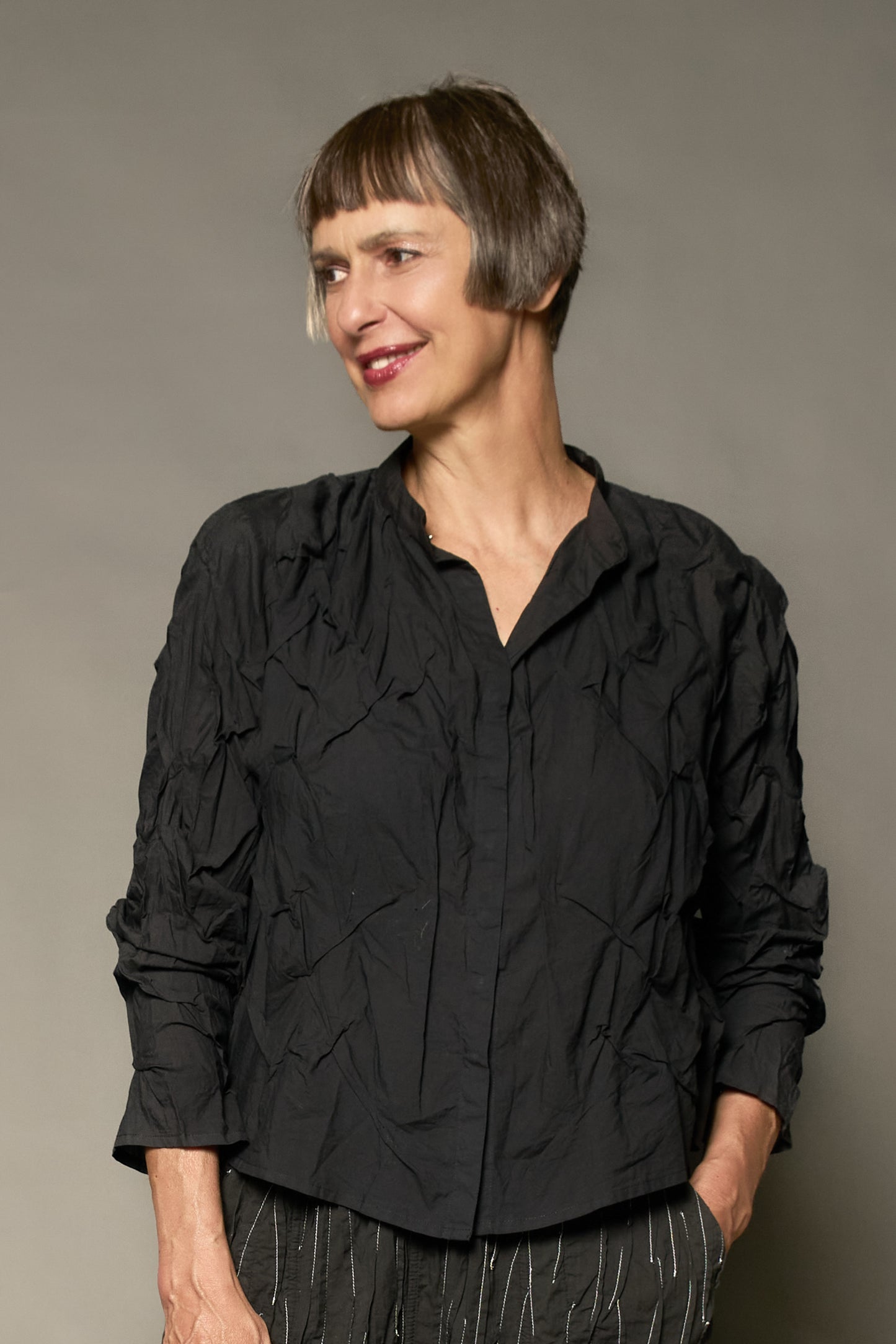 POLISHED COTTON WAVY CROPPED BAND COLLAR SHRT-NON DYED - wl1t109-blk -