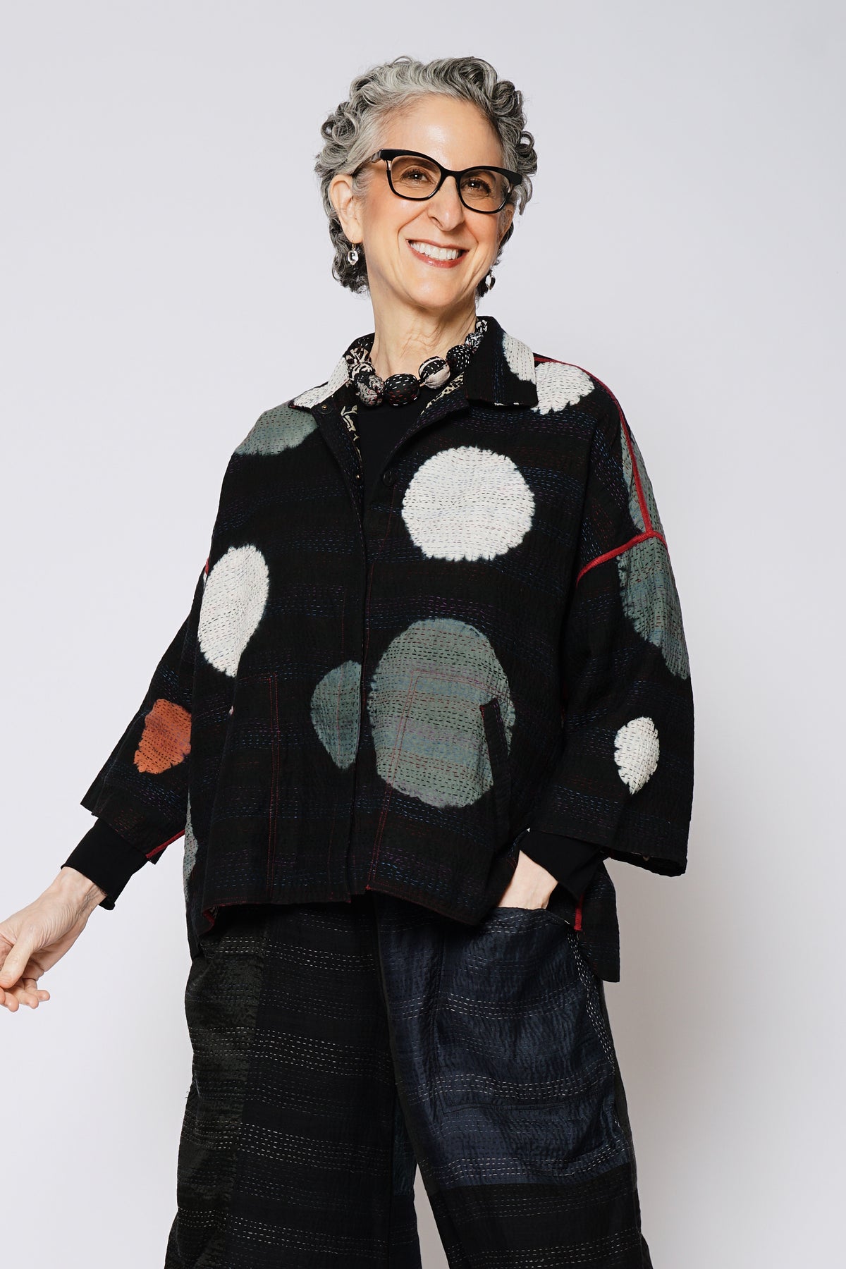 PATCH & CIRCLE PRINT KANTHA CROPPED TENT SHIRT - pc2596-blk -