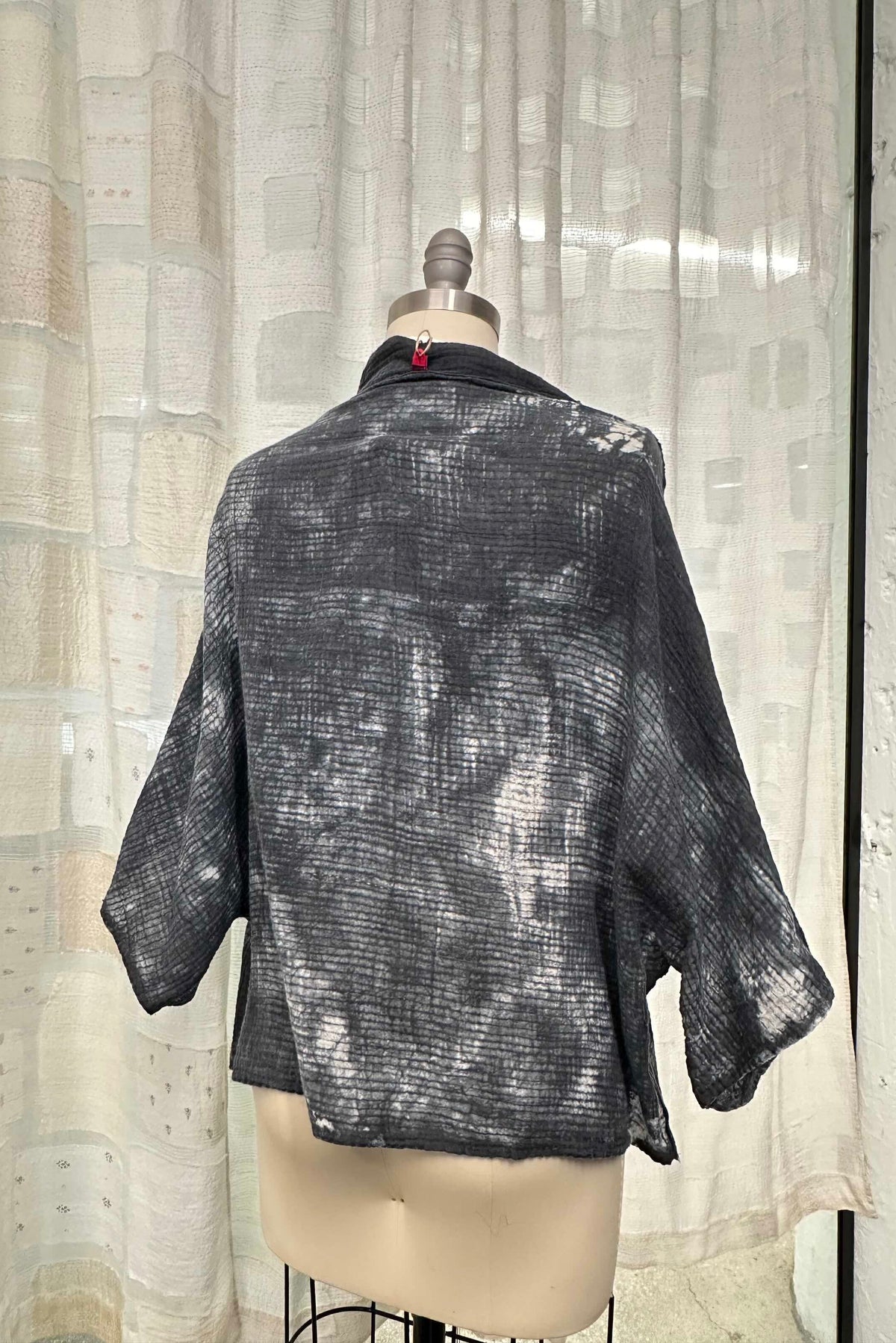 MUD DYE RIPPLE KANTHA FUNNEL NECK POCKET TOP - yp2t104-gry -