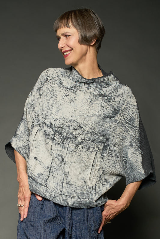 MUD DYE RIPPLE KANTHA FUNNEL NECK POCKET TOP - yp2t104-bgr -