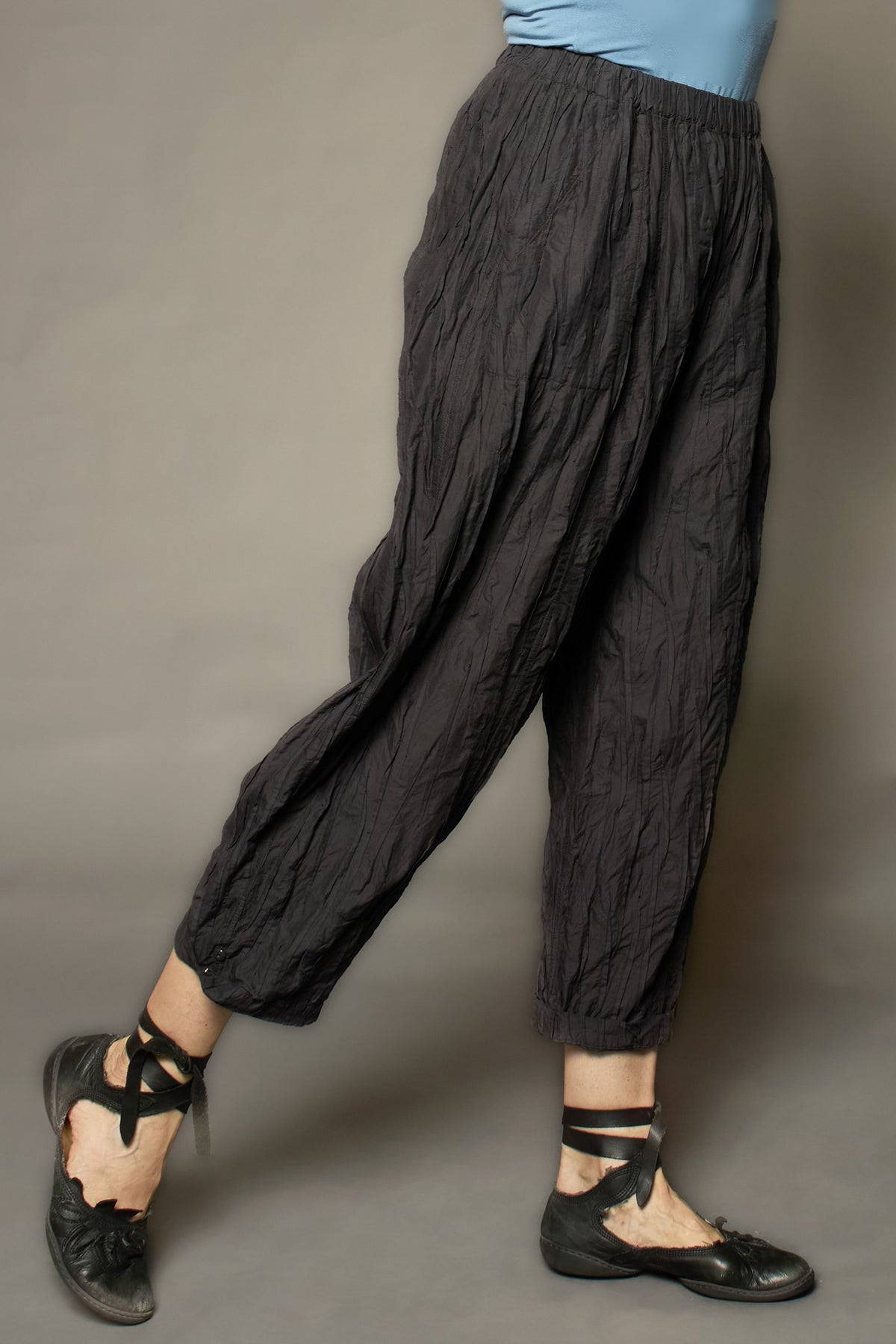 POLISHED COTTON RANDOM TUCK VOILE BARREL PANTS - rc1641-blk -