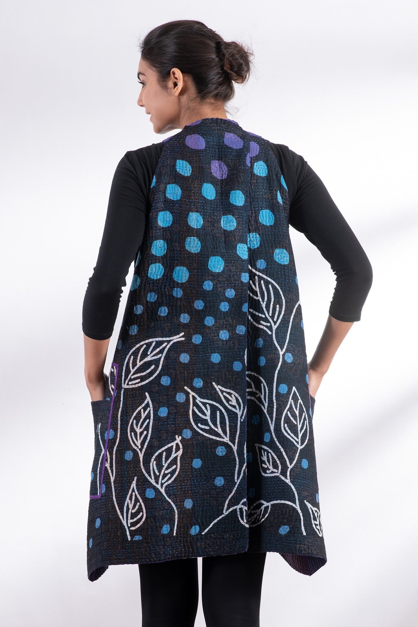 POLKA DOTS & LEAVES KANTHA BACK PLEATED VEST - dl4221-blu -