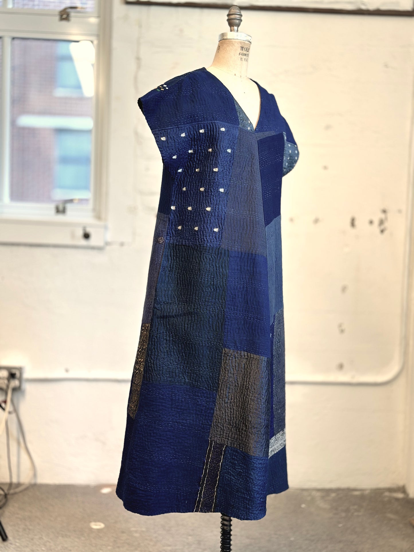 COTTON SILK SW PATCH KANTHA SEMI BIAS V-NECK DRESS (470) - ws4470-gry -