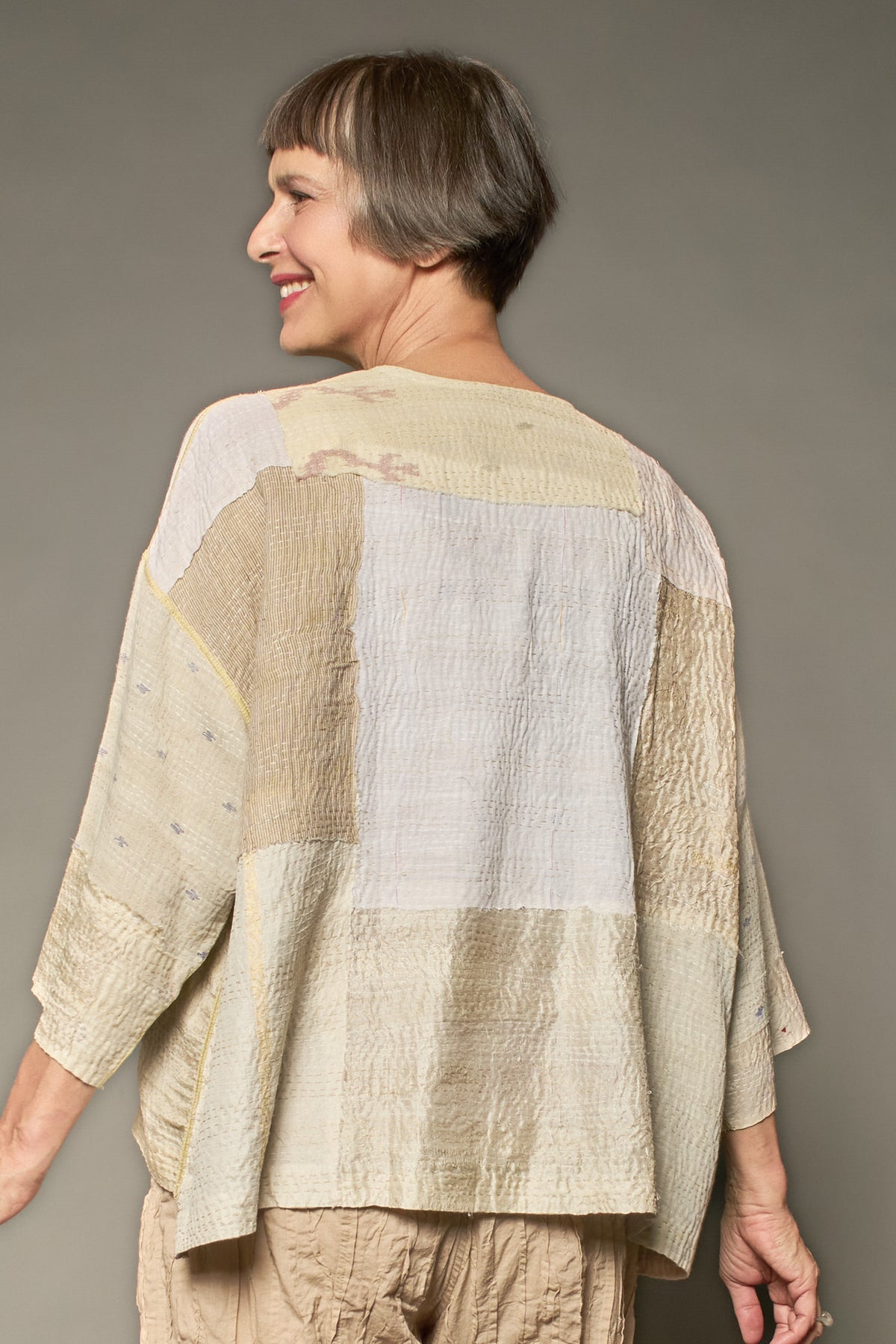 MOSAIC FRAY PATCH KANTHA V-NECK NECK TOP - zb2t108-ivy -