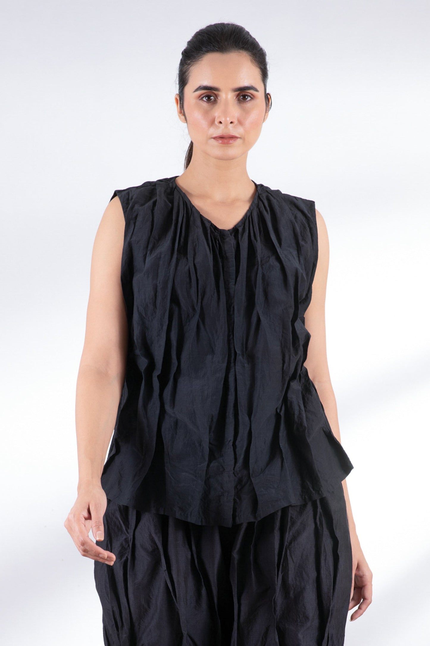 DYED COTTON SILK VOILE WAVY TUCKED SLEEVELESS BLOUSE - dc1539-blk -