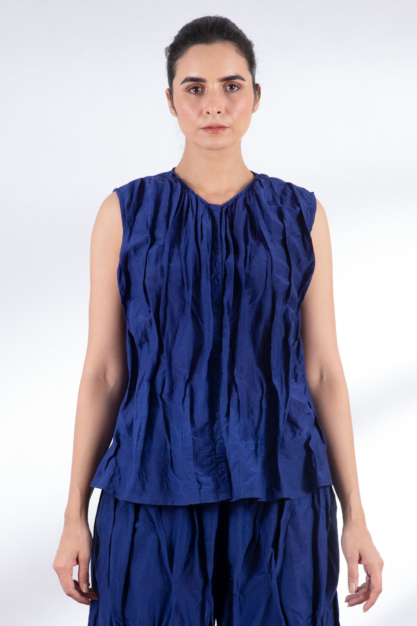 DYED COTTON SILK VOILE WAVY TUCKED SLEEVELESS BLOUSE - dc1539-blu -