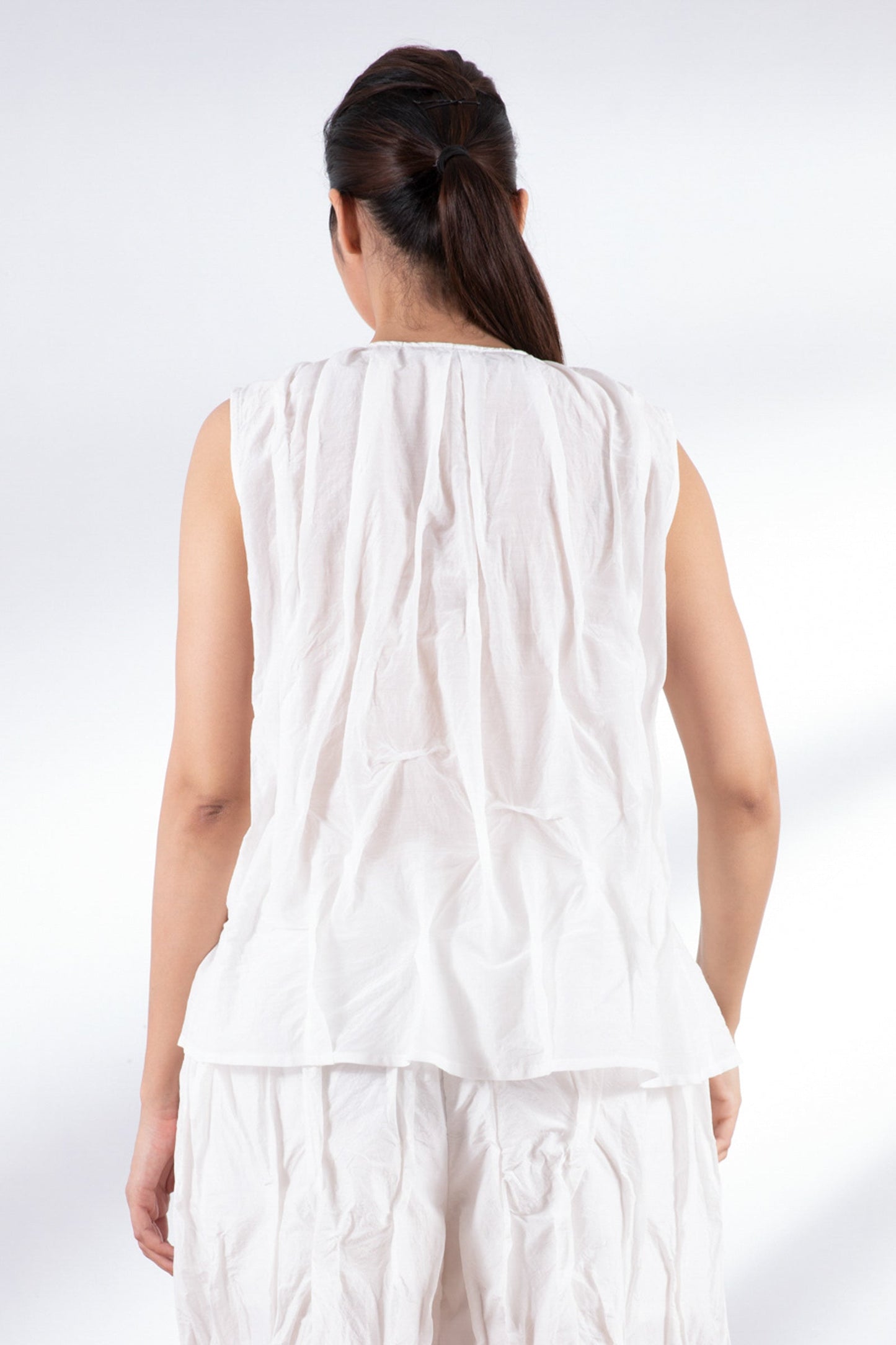 DYED COTTON SILK VOILE WAVY TUCKED SLEEVELESS BLOUSE - dc1539-wht -