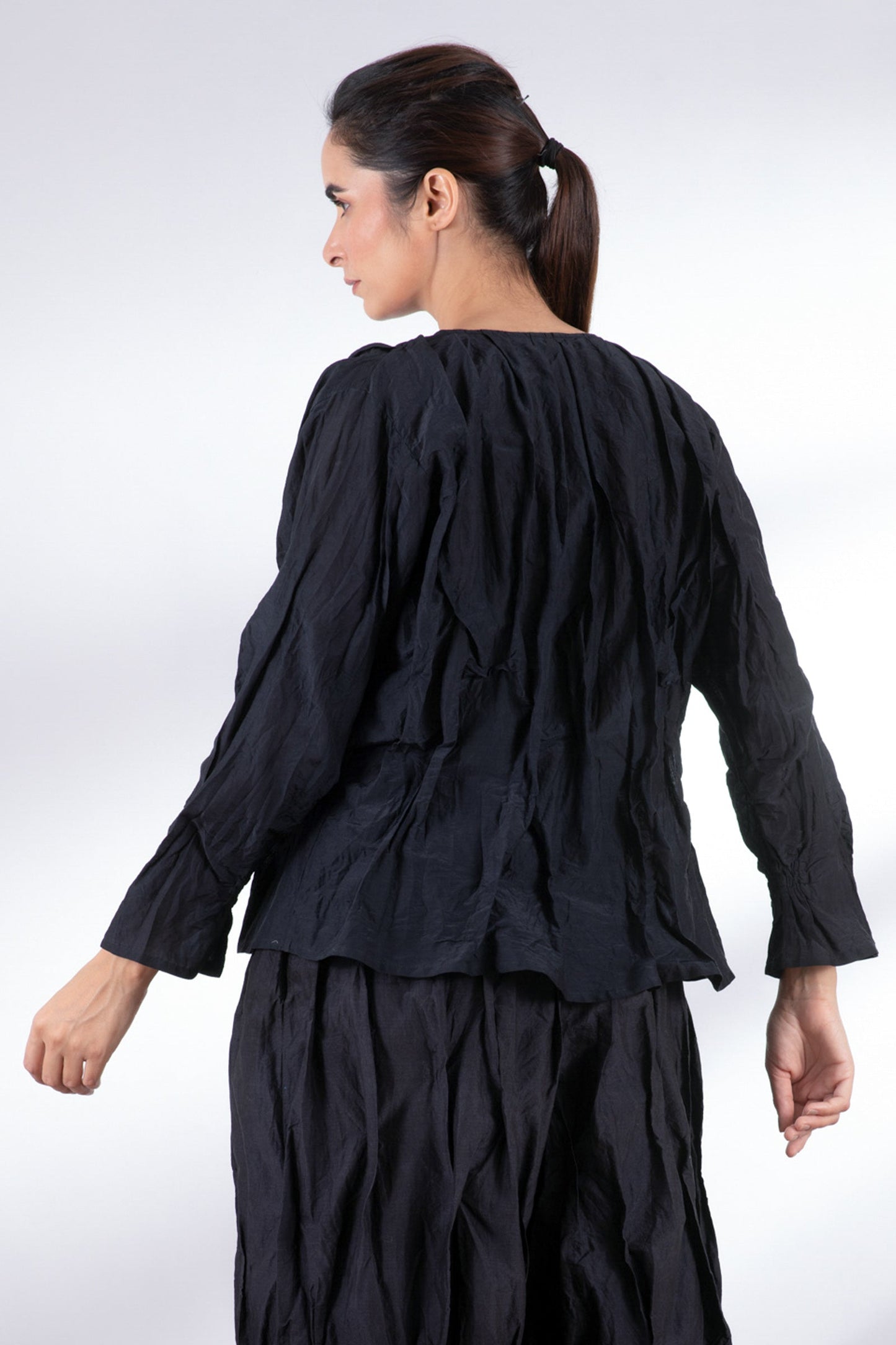 DYED COTTON SILK VOILE WAVY V-NECK TUCKED BLOUSE - dc1542-blk -