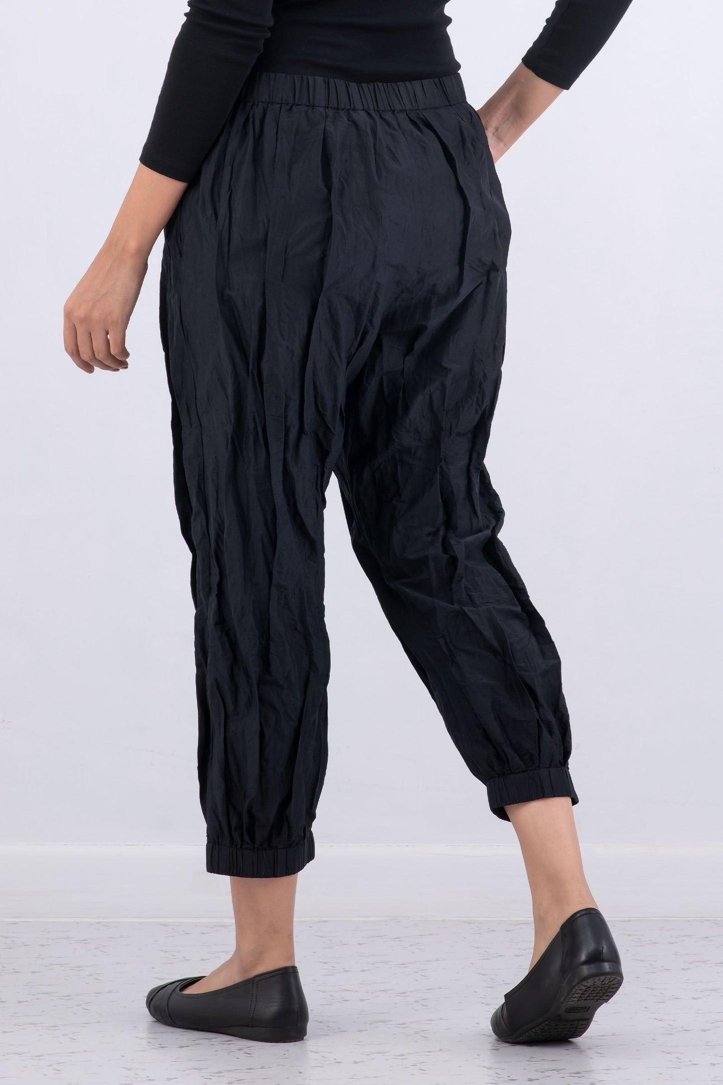 DYED COTTON SILK HEAVY VOILE WAVY TUCK TAPERD PANTS - dh1639-blk -