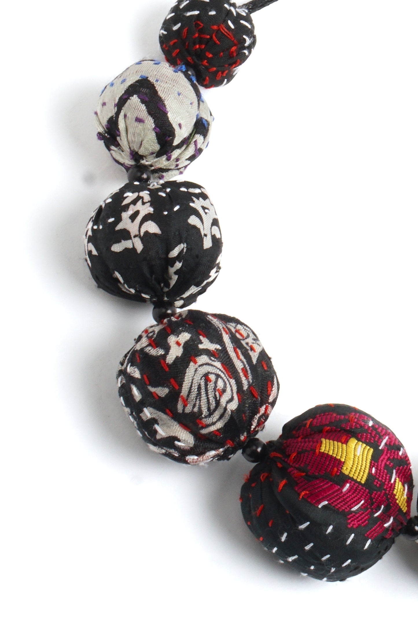 VINTAGE SILK KANTHA NUTS SHORT NECKLACE - sv2700-blk -