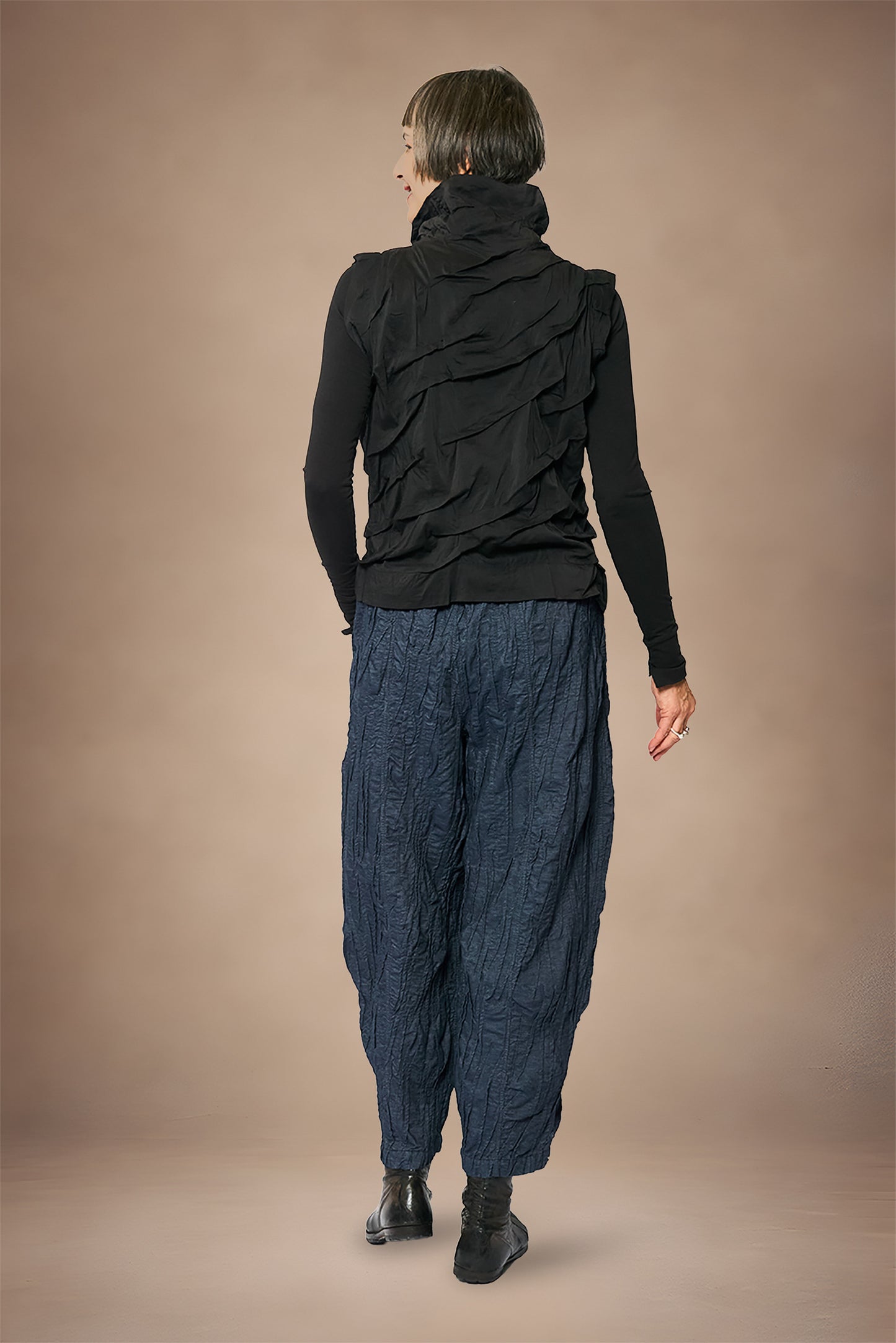 POLISHED COTTON WAVY TUCK SHELL TOP - wl1553-blk -