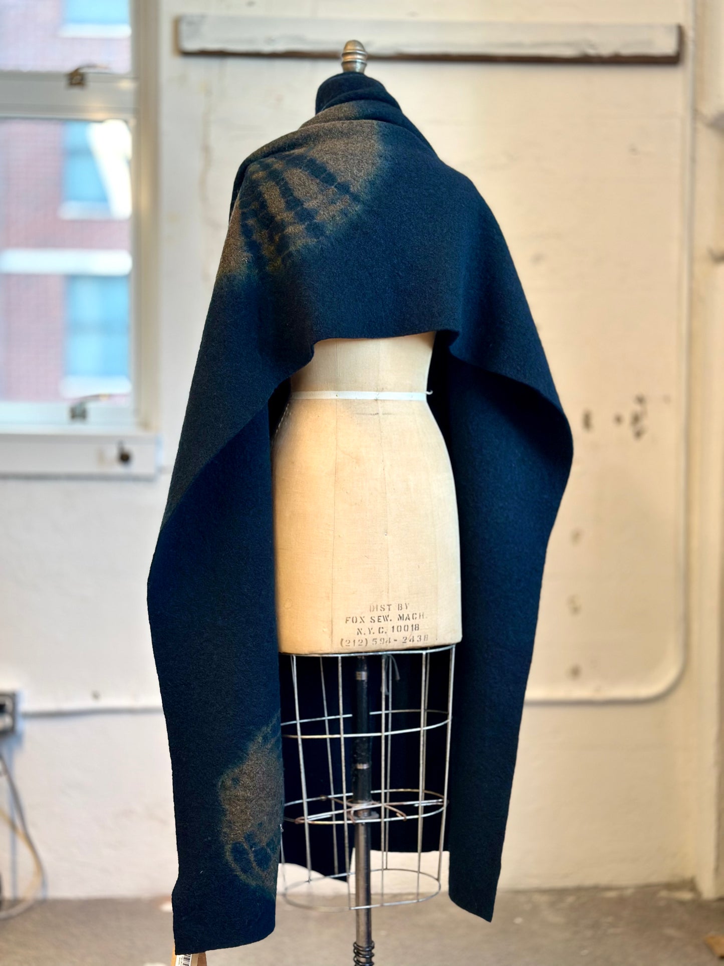 CIRCLE TIE DYE BOILED WOOL SHAWL LARGE - tw1803-nvy -