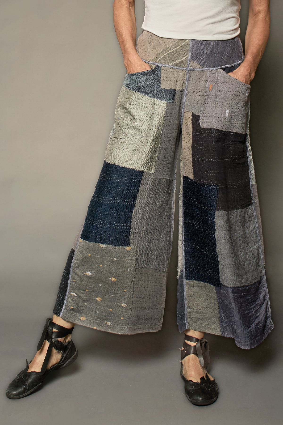 MOSAIC FRAY PATCH KANTHA MID RISE WIDE LEG PANTS - zb2665-gry -