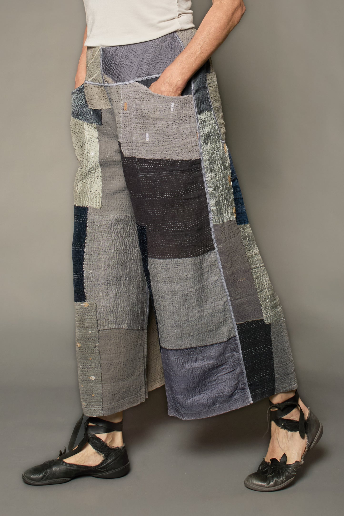 MOSAIC FRAY PATCH KANTHA MID RISE WIDE LEG PANTS - zb2665-gry -