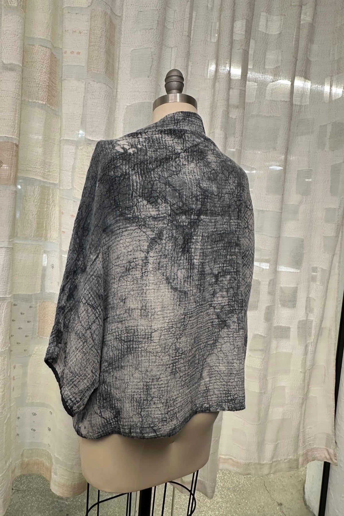 MUD DYE RIPPLE KANTHA FUNNEL NECK POCKET TOP - yp2t104-gry -