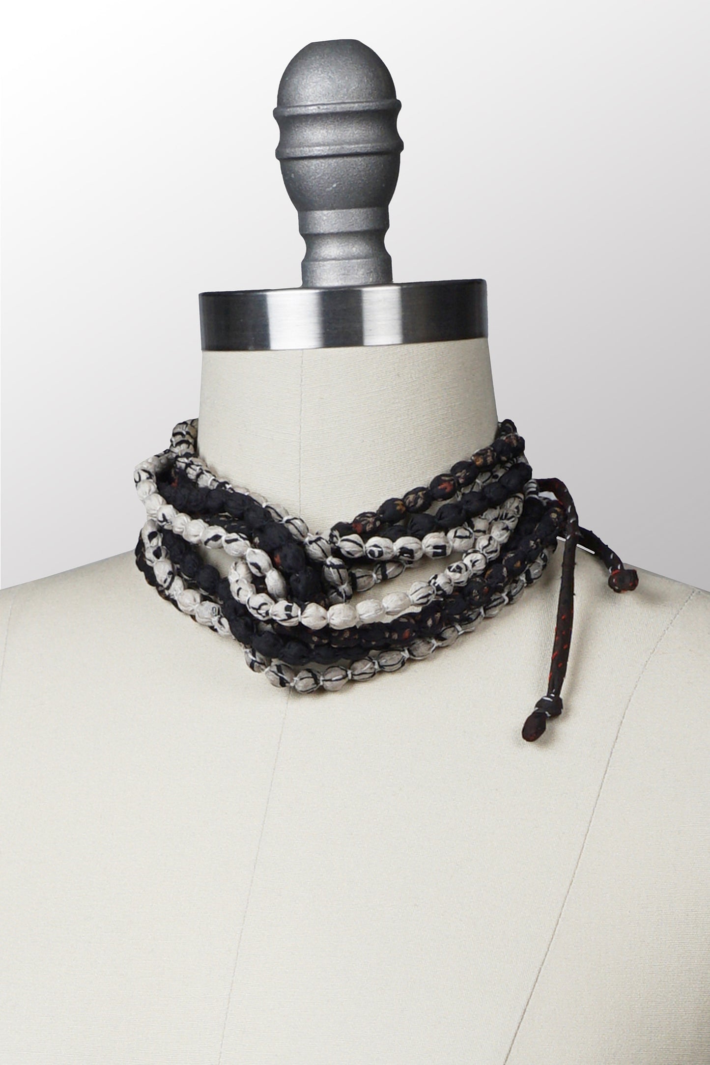 VINTAGE SILK KANTHA SEED NECKLACE SHORT - sv2722-blk -